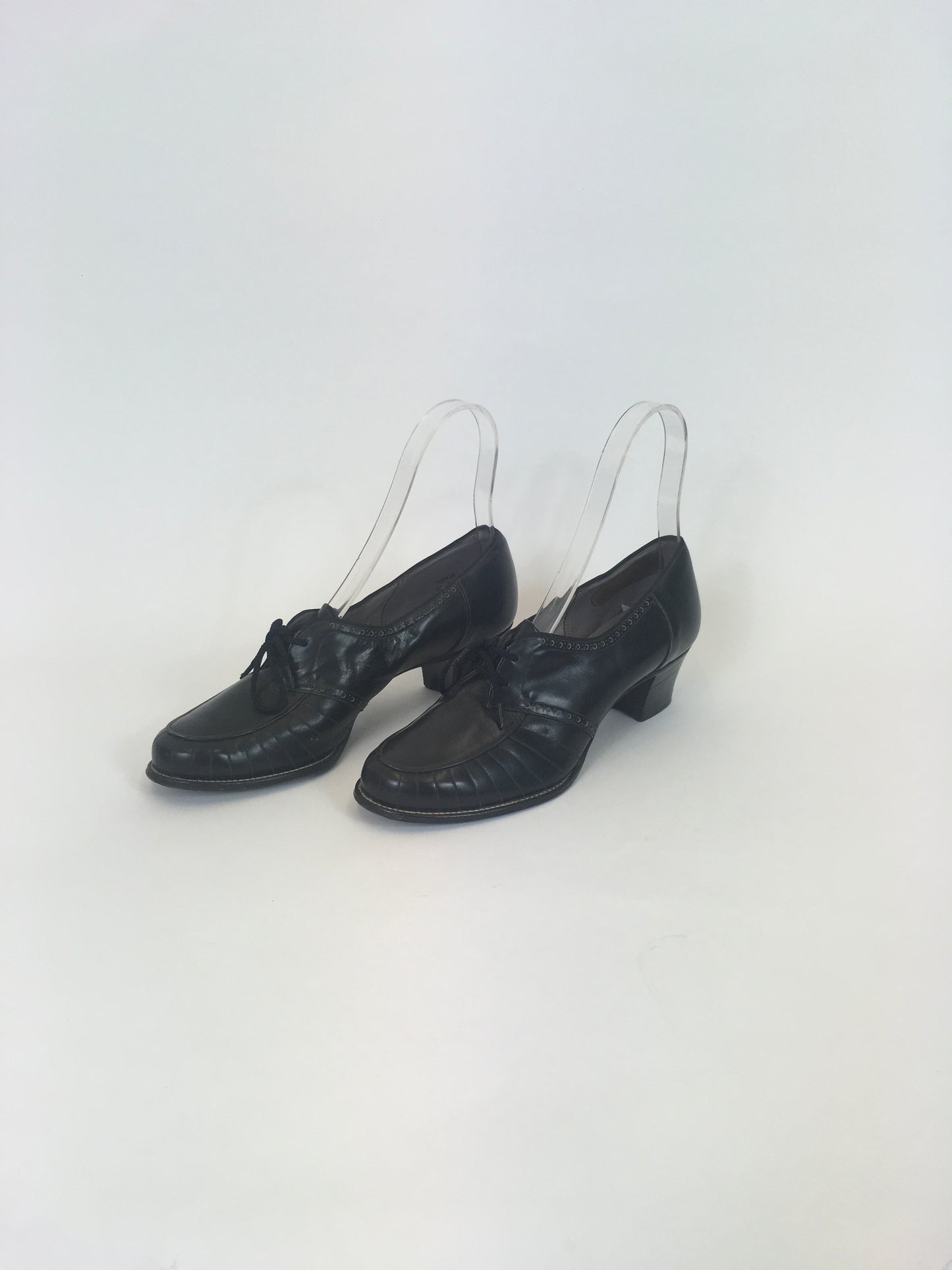 Original 1940’s Fabulous Lace Up Shoes - in True Navy