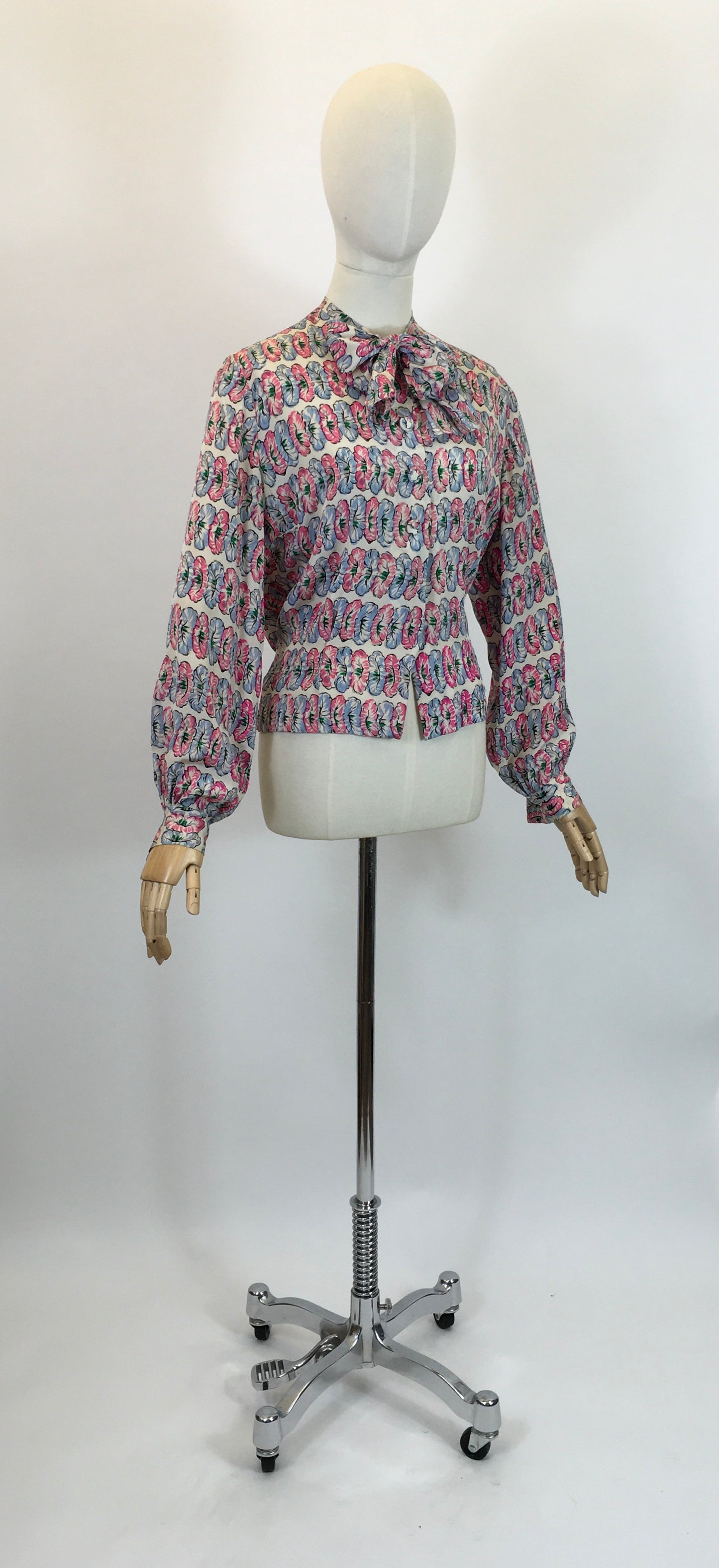 Original fabulous 1940’s long sleeved blouse - in Pink and Blue flower heads.