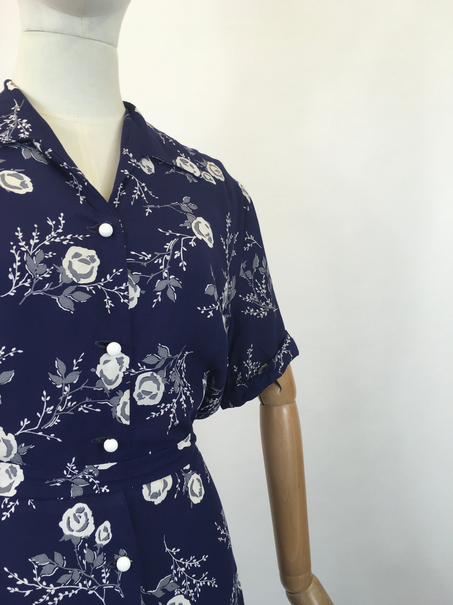 Original 1940’s Floral Cotton Shirtwaister dress - In hues of Cream and grey flowers