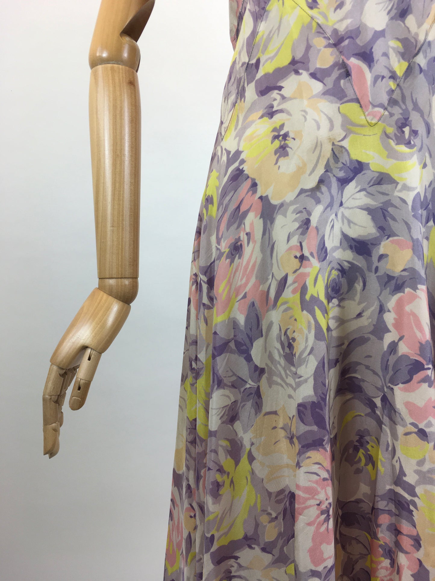 Original 1930’s Beautiful Silk dress - Pastels of Lilacs, Purple, Peach