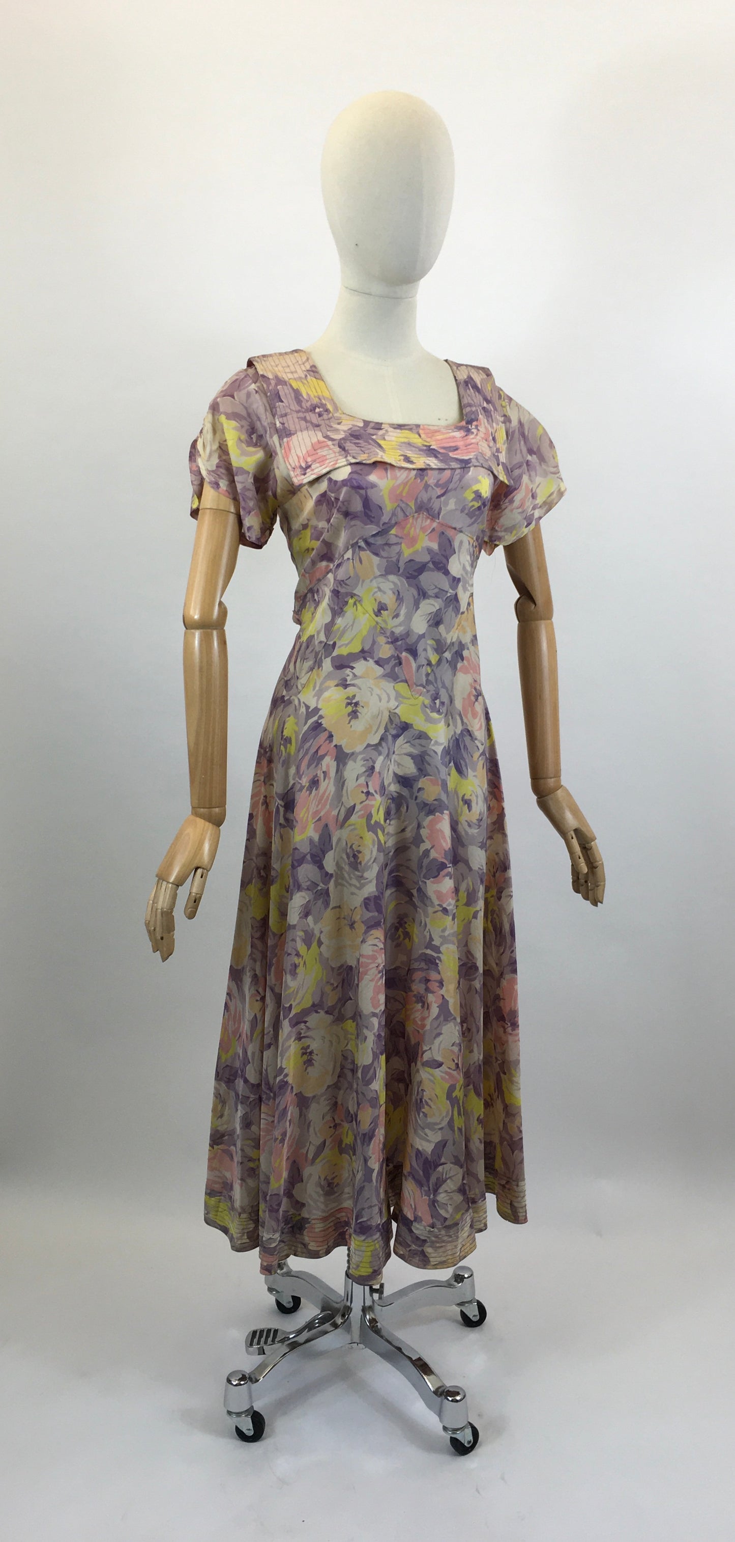 Original 1930’s Beautiful Silk dress - Pastels of Lilacs, Purple, Peach