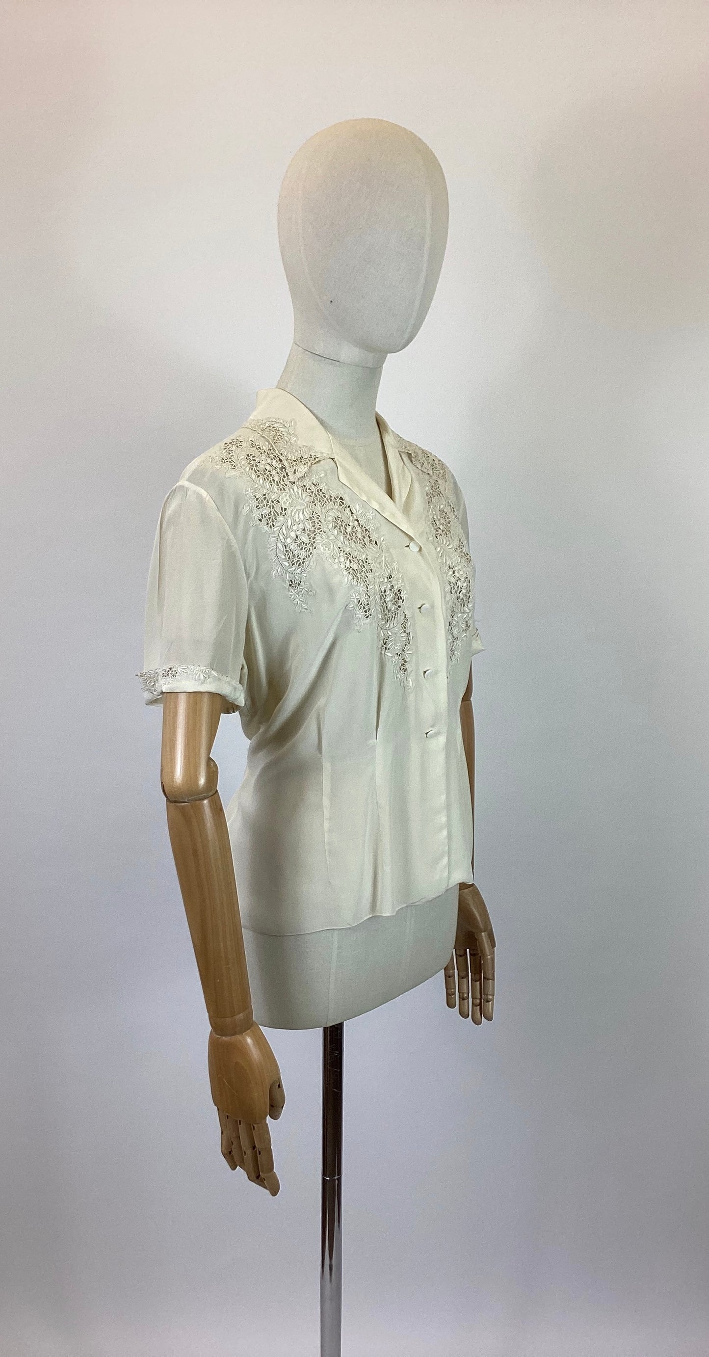 Original 40’s  Embroidered Blouse - in cream
