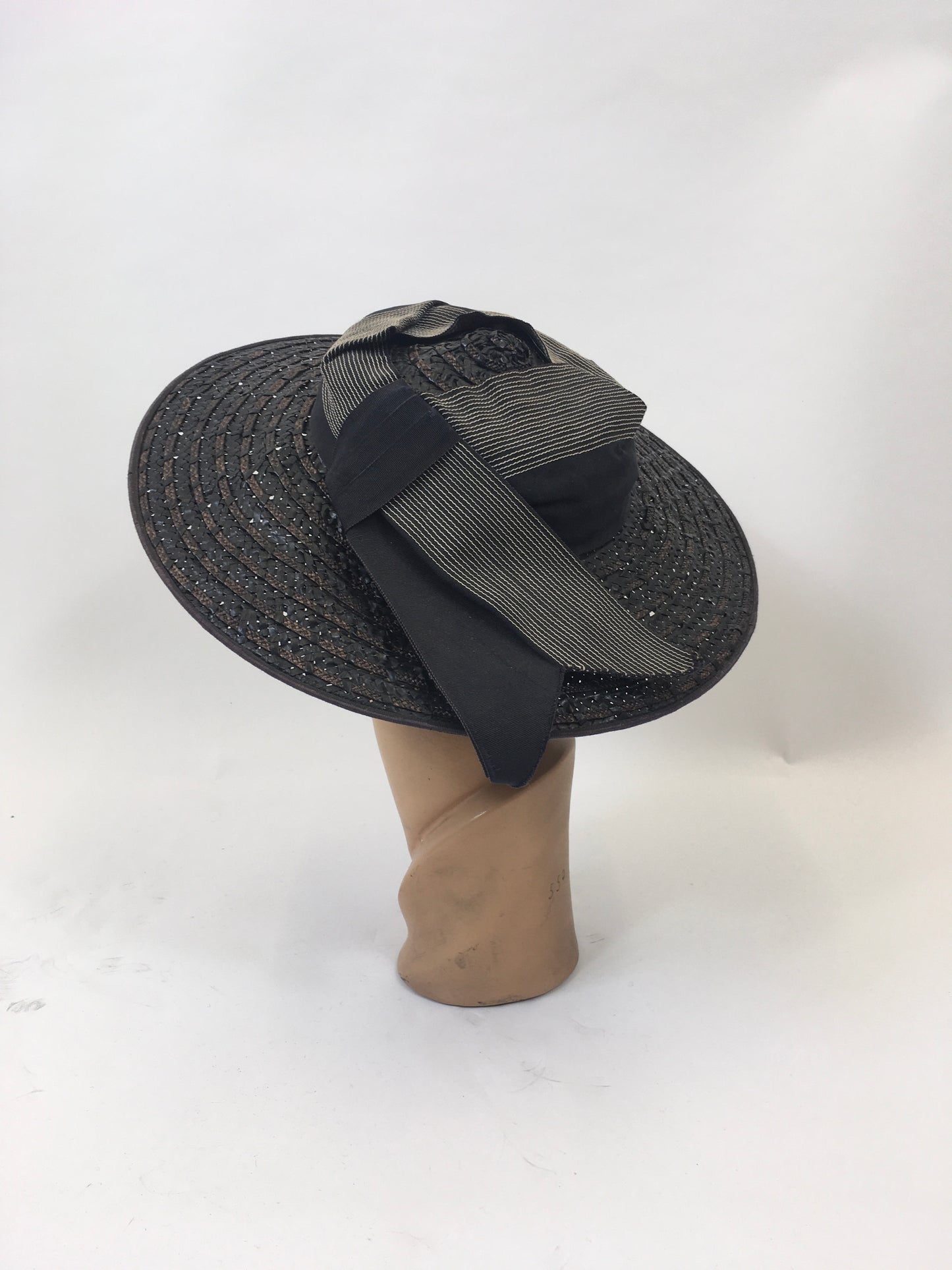 Original 1940’s Fabulous Straw Hat - in Navy