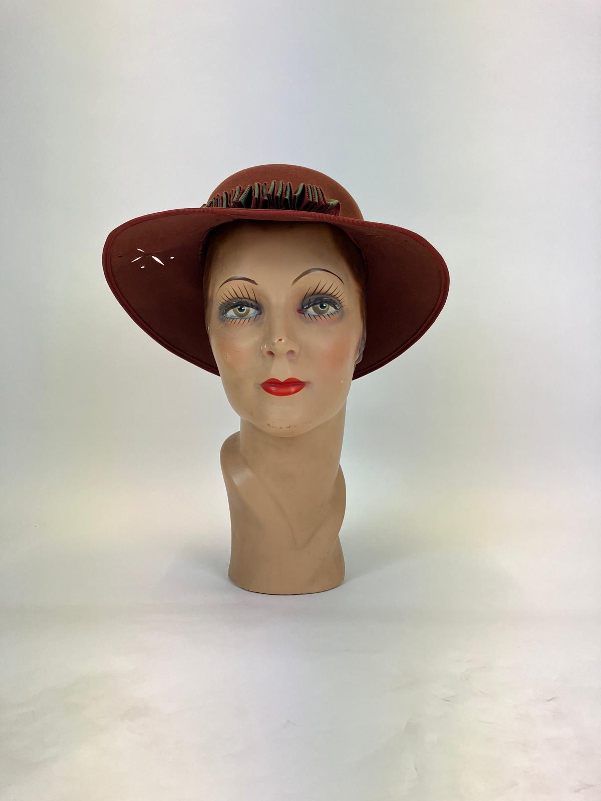 Original 1940's Delightful felt hat with contrast colouring - Rust and Sage Green