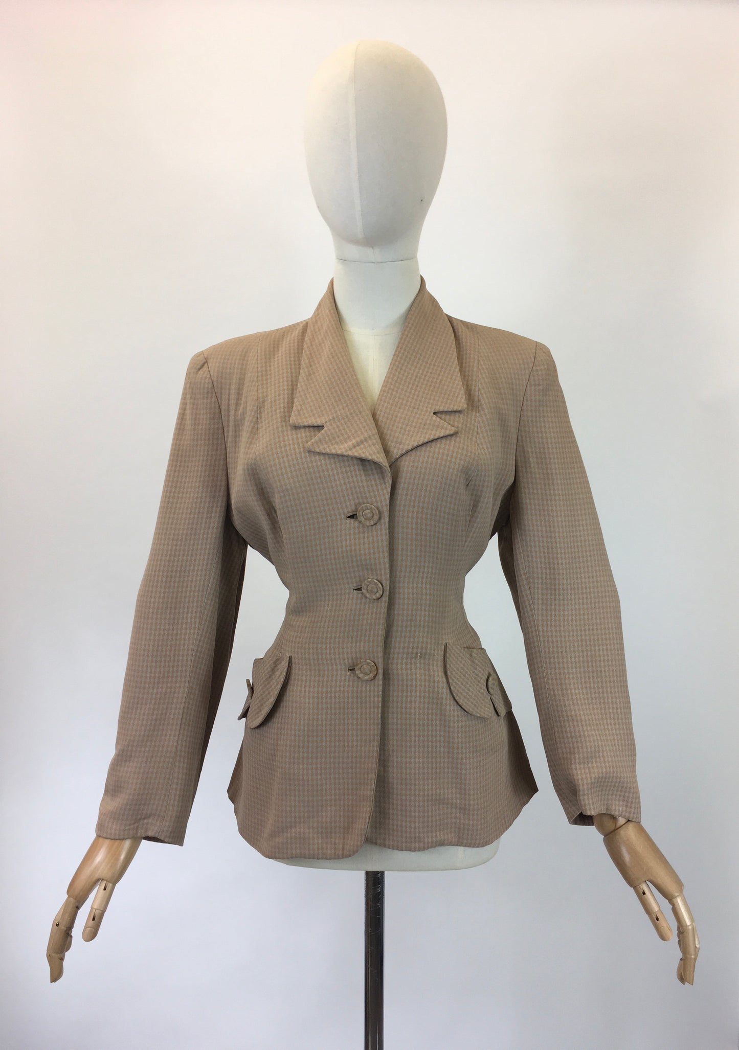 Original 40s darling jacket - in Peach and taupe dogtooth