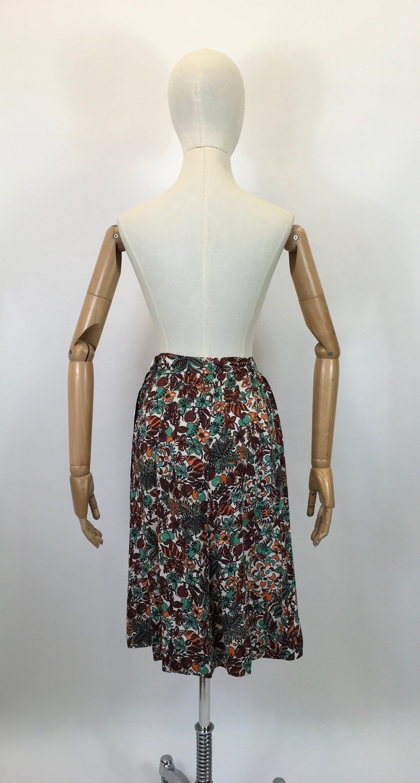 Original 1940’s Fabulous Moygashel linen Novelty print skirt - in Brown, orange and Green