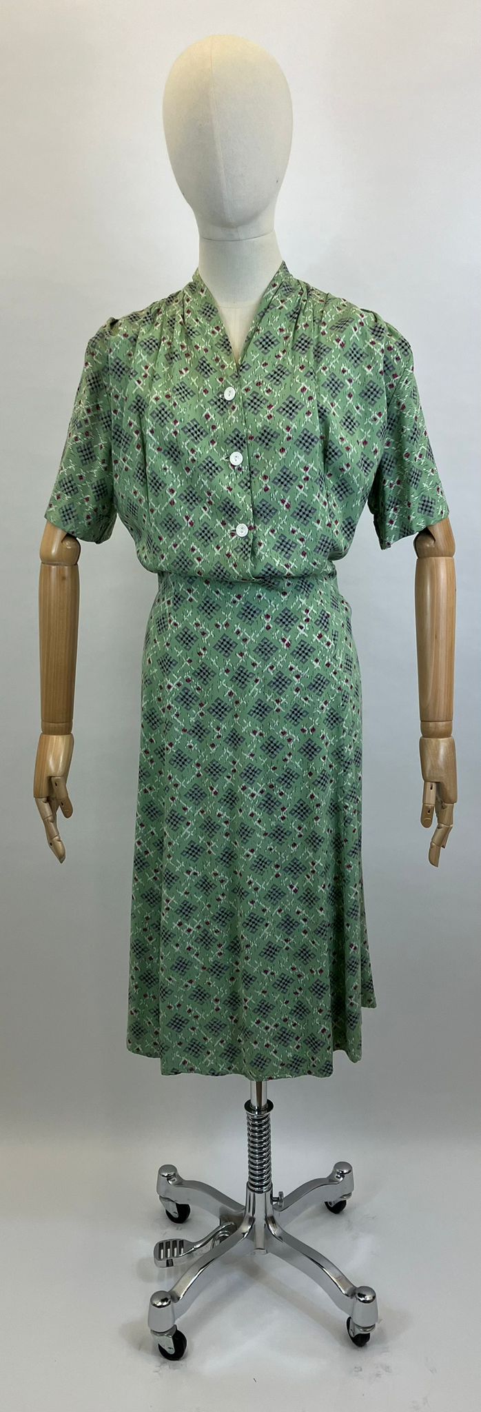 Original 1940’s Gorgeous Day Dress - in Green, Mauve and Cerise