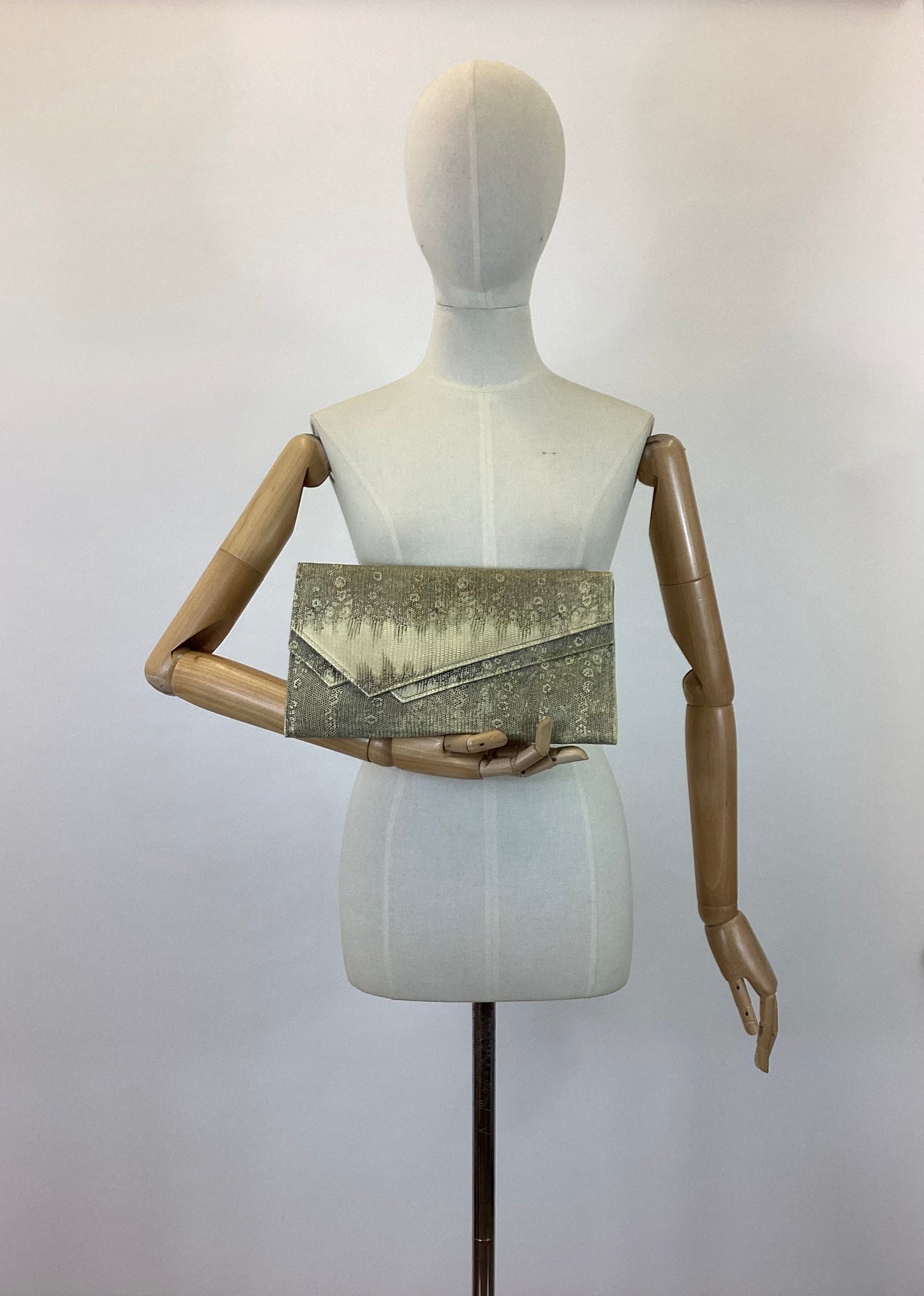 Original 1930s Fabulous Skin Clutch bag - in natural colour