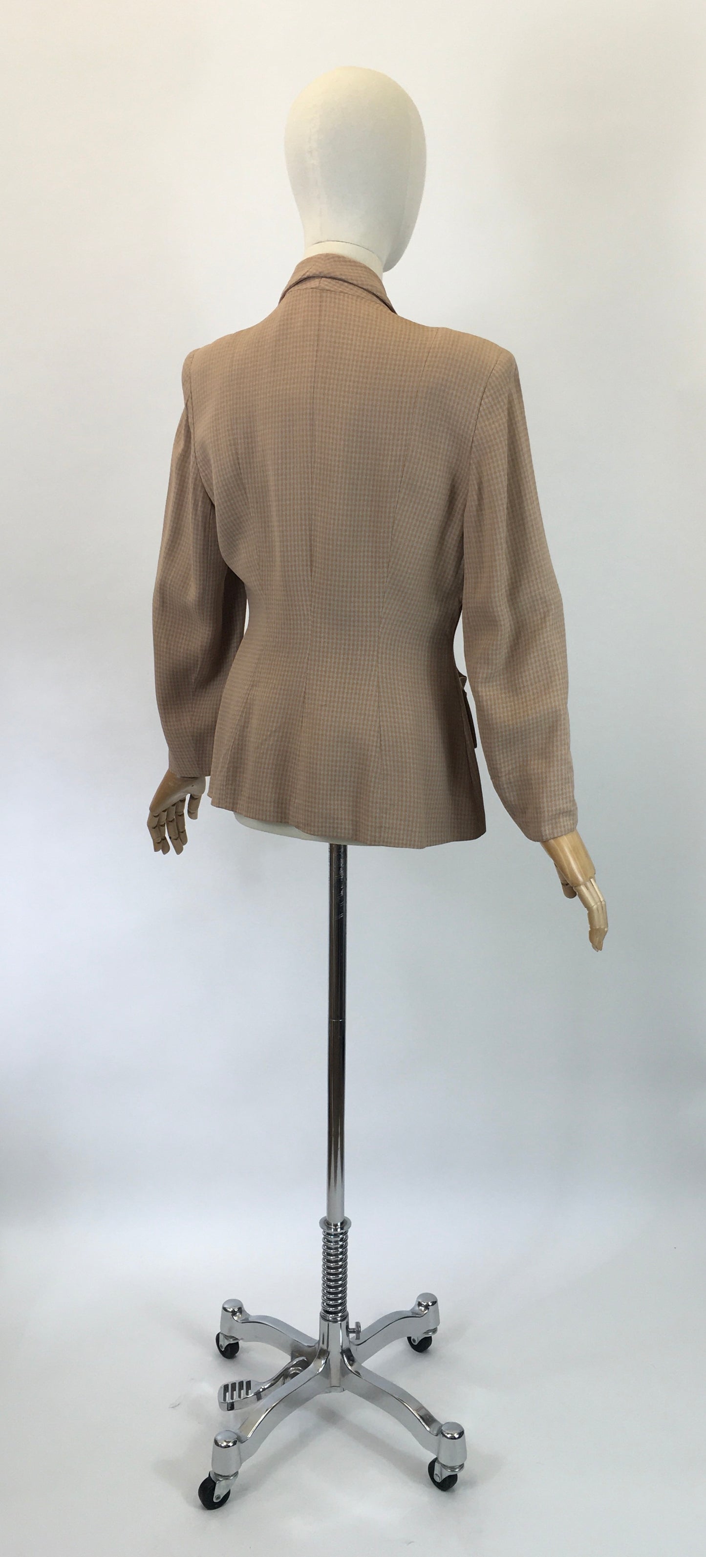 Original 40s darling jacket - in Peach and taupe dogtooth