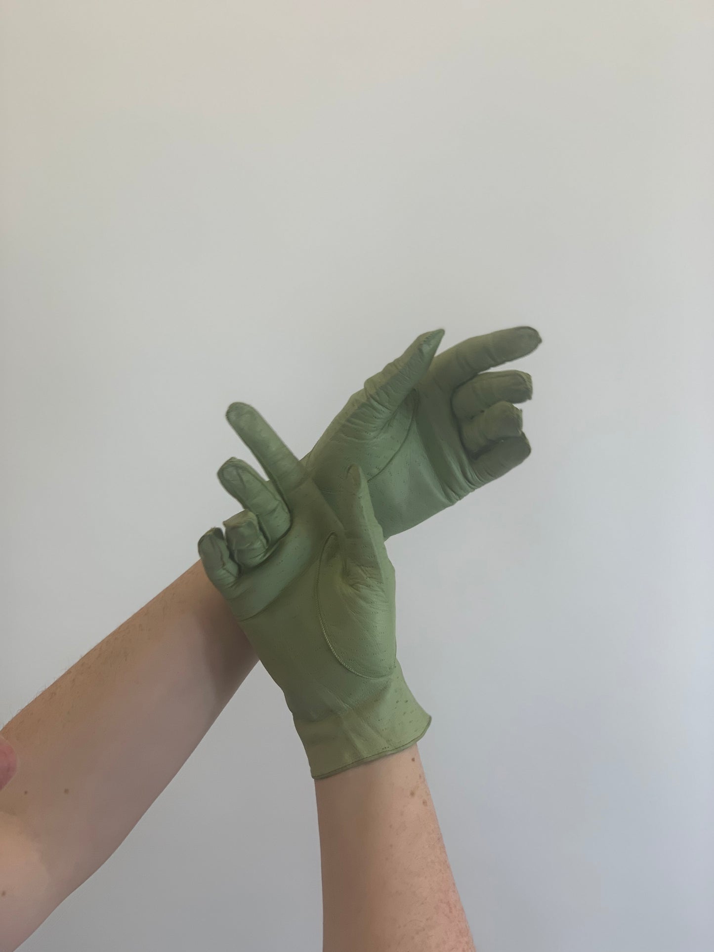 Original 1940’s Beautiful Leather gloves - in Pistachio Green