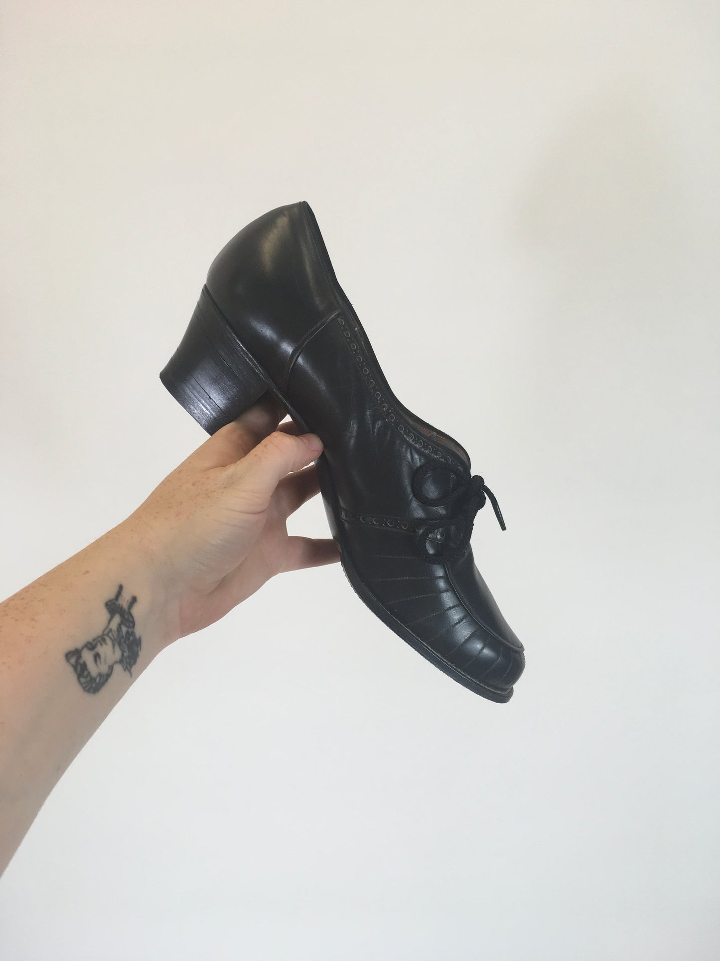 Original 1940’s Fabulous Lace Up Shoes - in True Navy