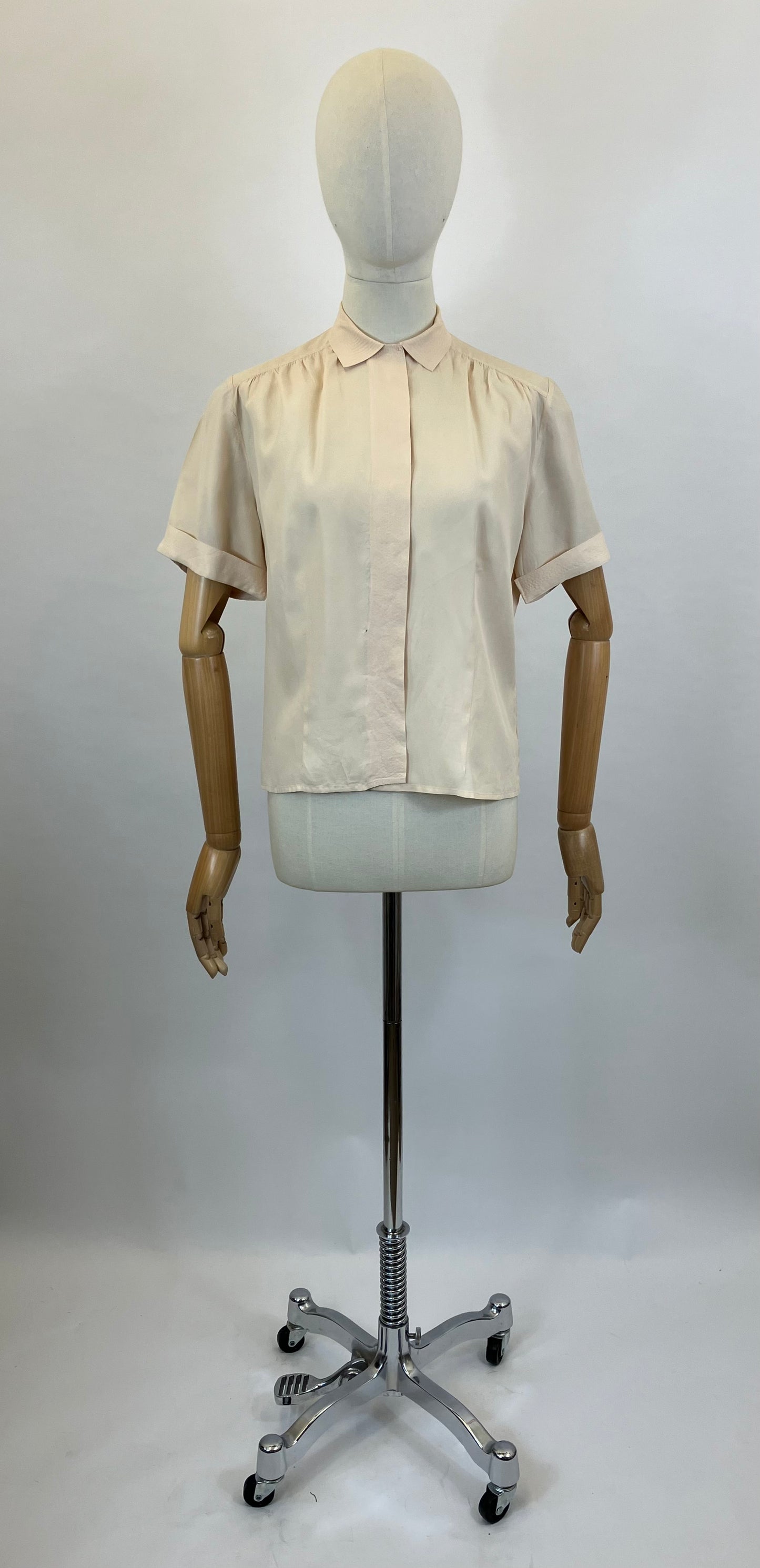 Original Beautiful 1950’s Blouse - soft Apricot