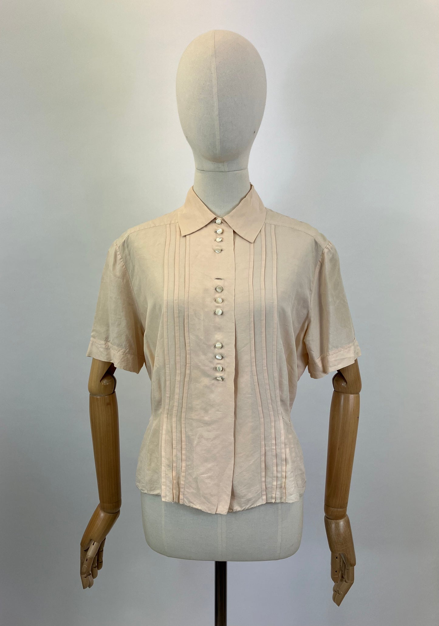 Original 1940’s Beautiful Silk Blouse - soft Peach