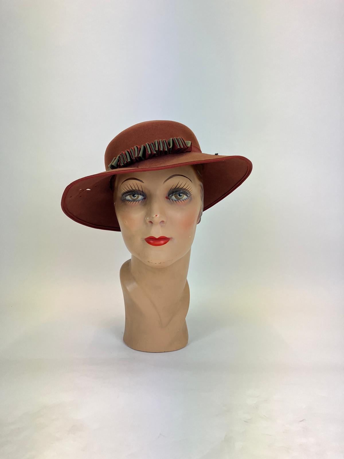 Original 1940's Delightful felt hat with contrast colouring - Rust and Sage Green