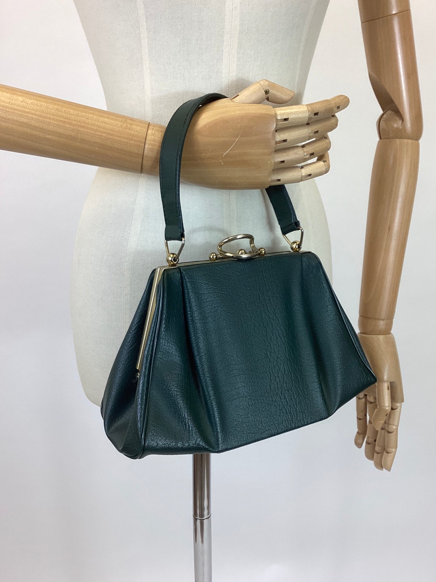 Original 1940's Gorgeous shape handbag - in Forest Green