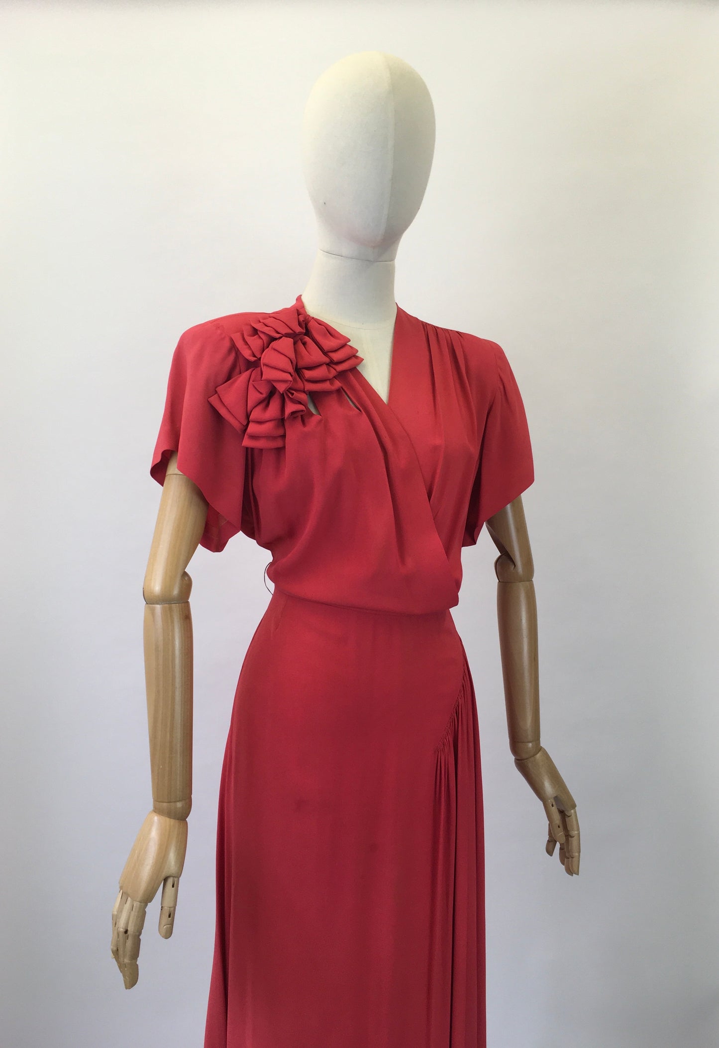 Original  1940's Spectacular evening gown - in a sumptuous coral red