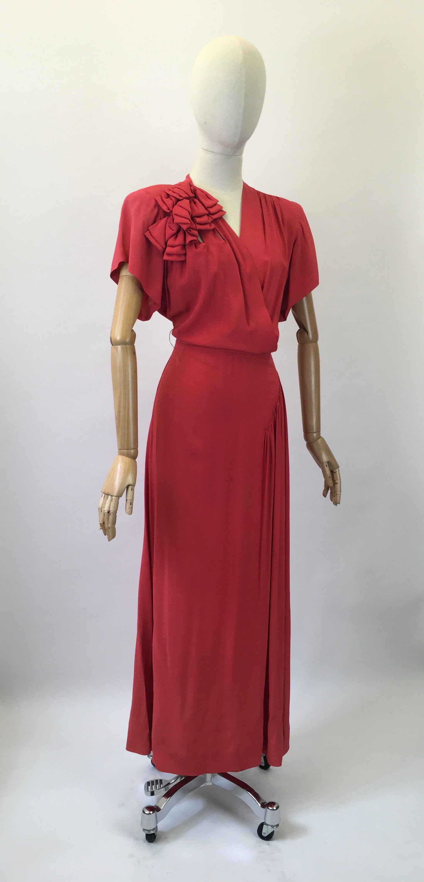 Original  1940's Spectacular evening gown - in a sumptuous coral red