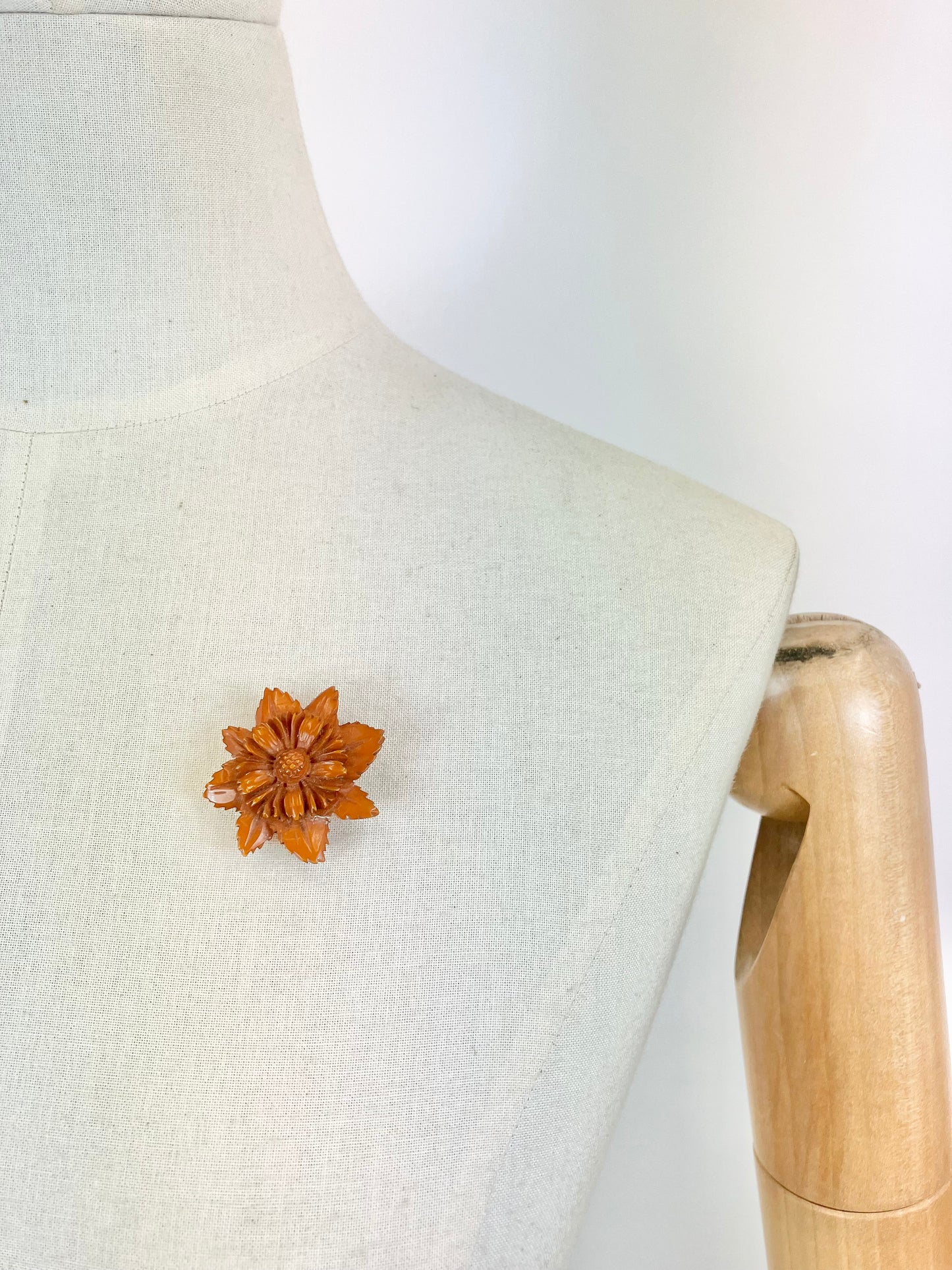 Original 1940's Beautiful Celluloid Flower Brooch