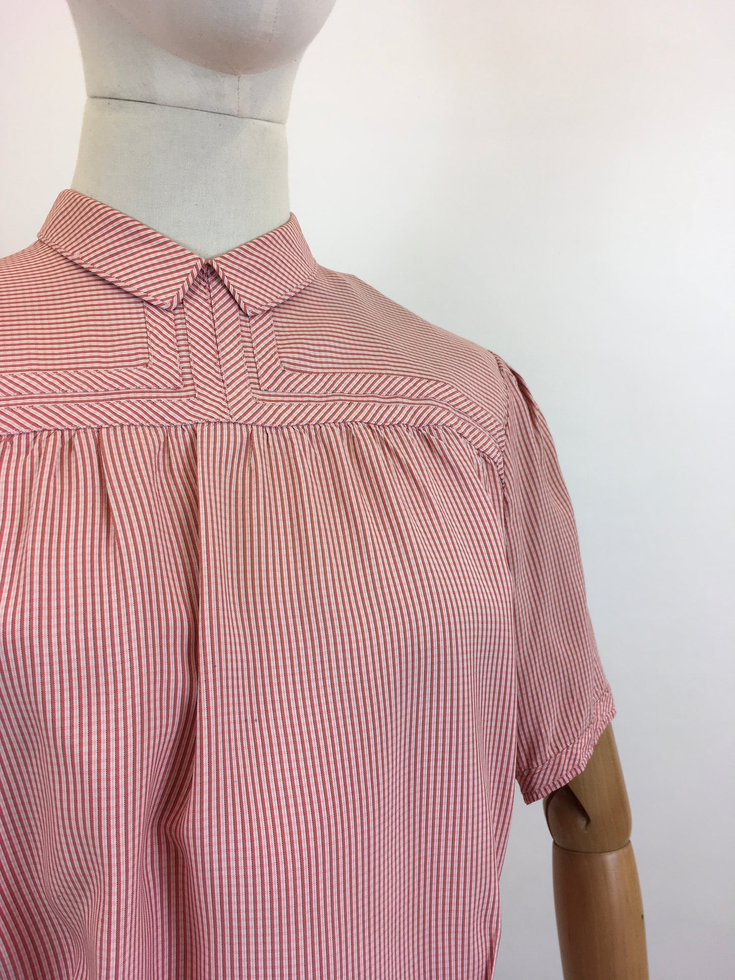 Original 1940’s Gorgeous Subtle Plaid Blouse - of Red, Pink and White