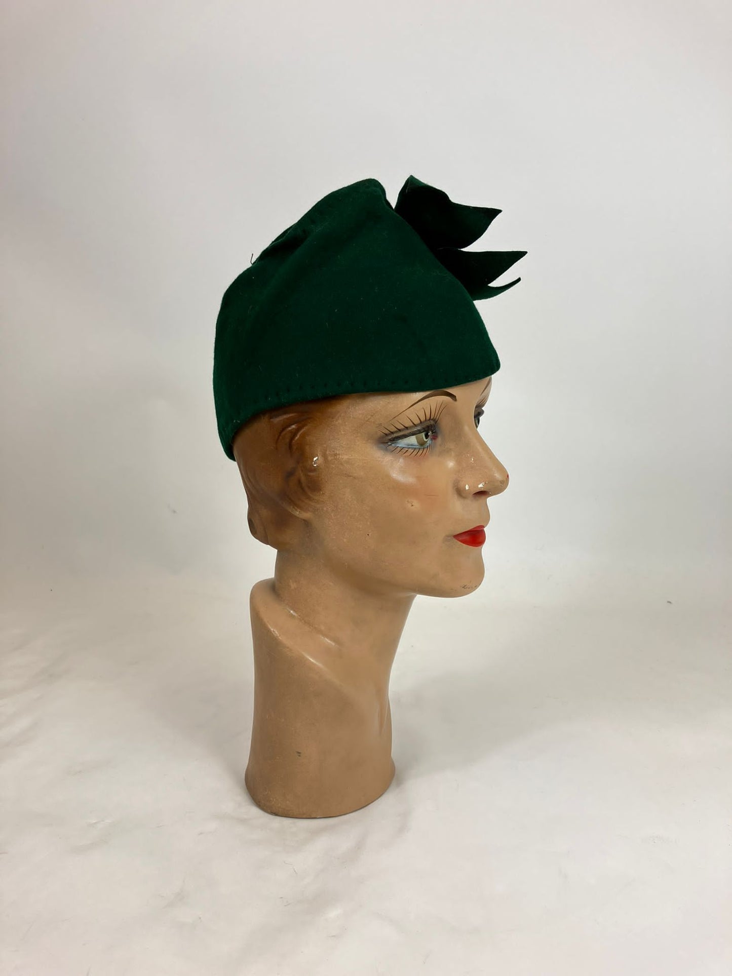 Original 1930’s Stunning Pixie Hat - in Forest Green