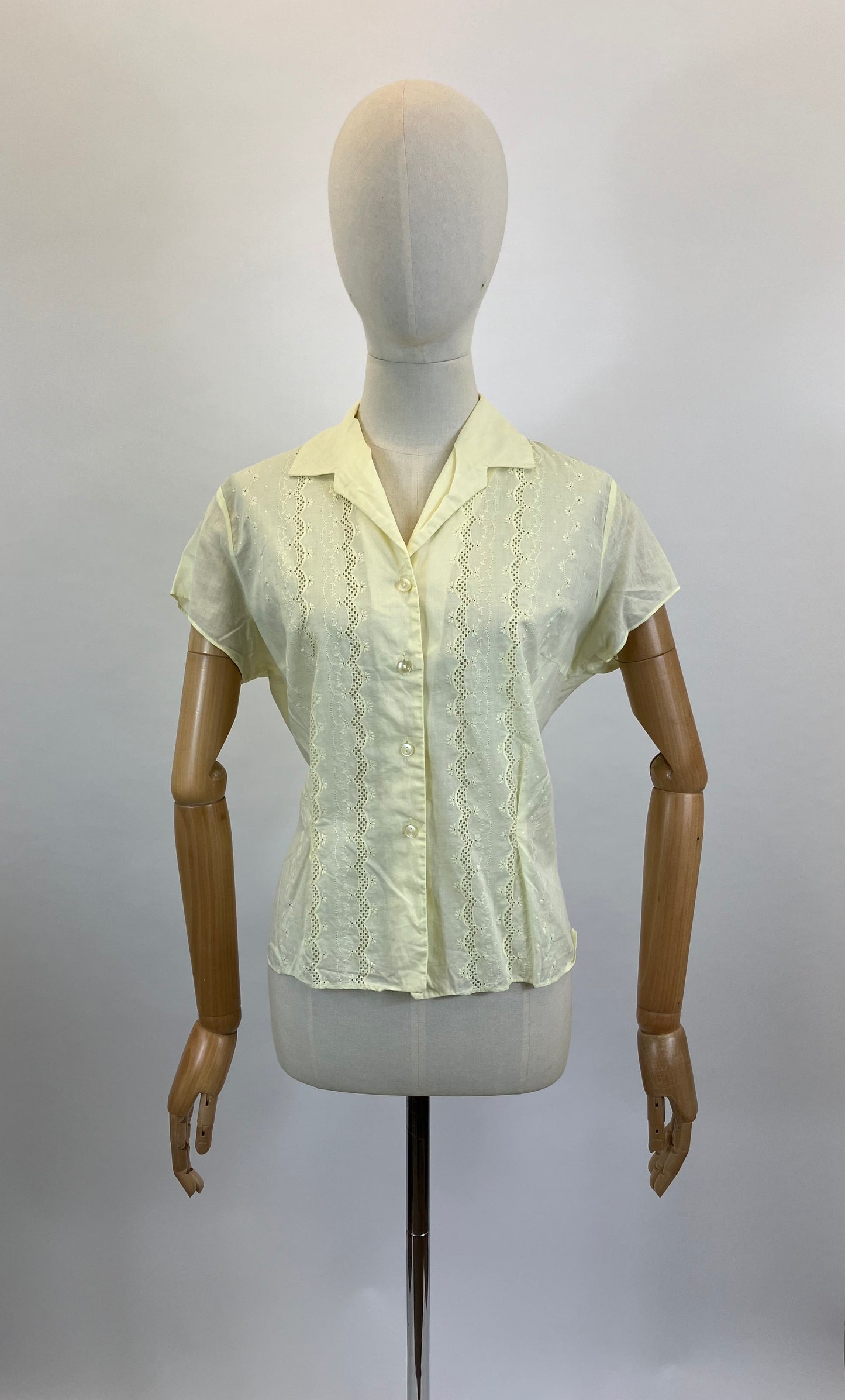 Original 1950’s Embroidered Blouse - soft Lemon