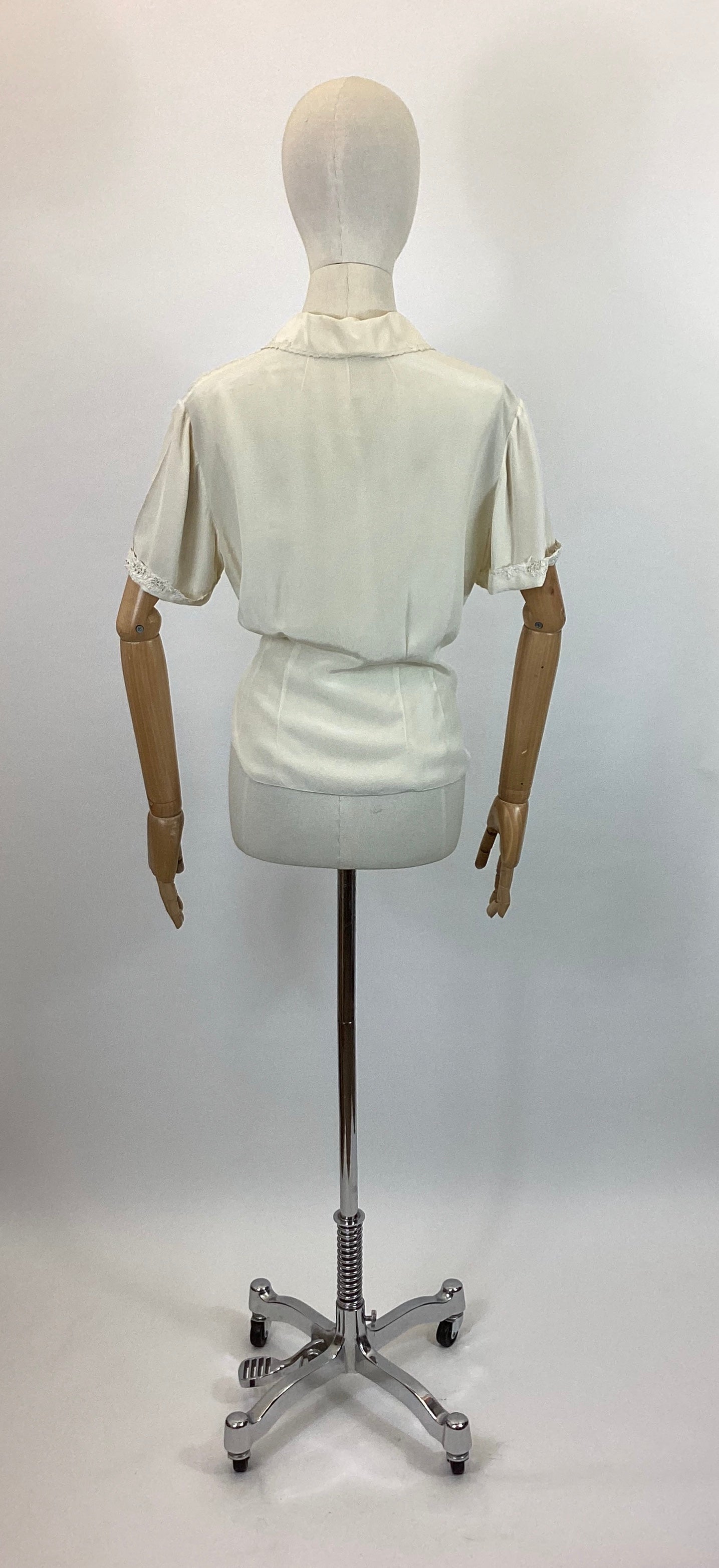 Original 40’s  Embroidered Blouse - in cream