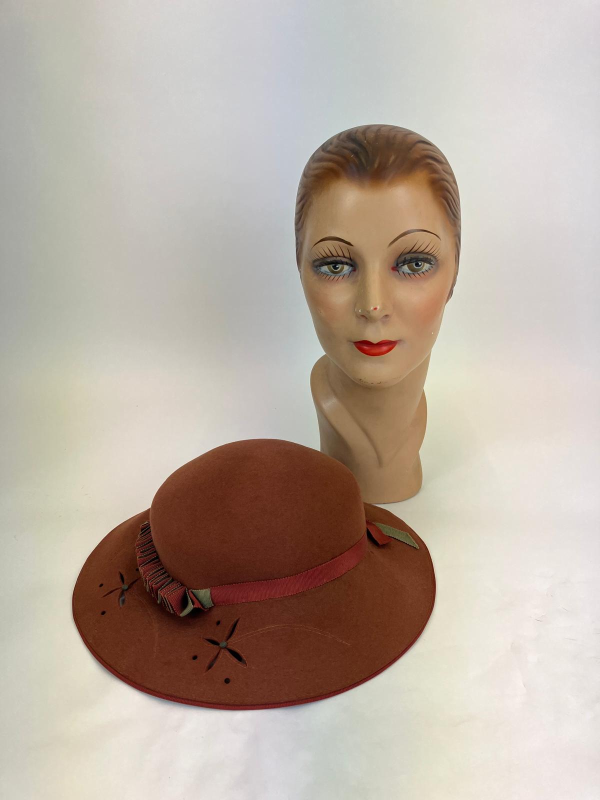 Original 1940's Delightful felt hat with contrast colouring - Rust and Sage Green