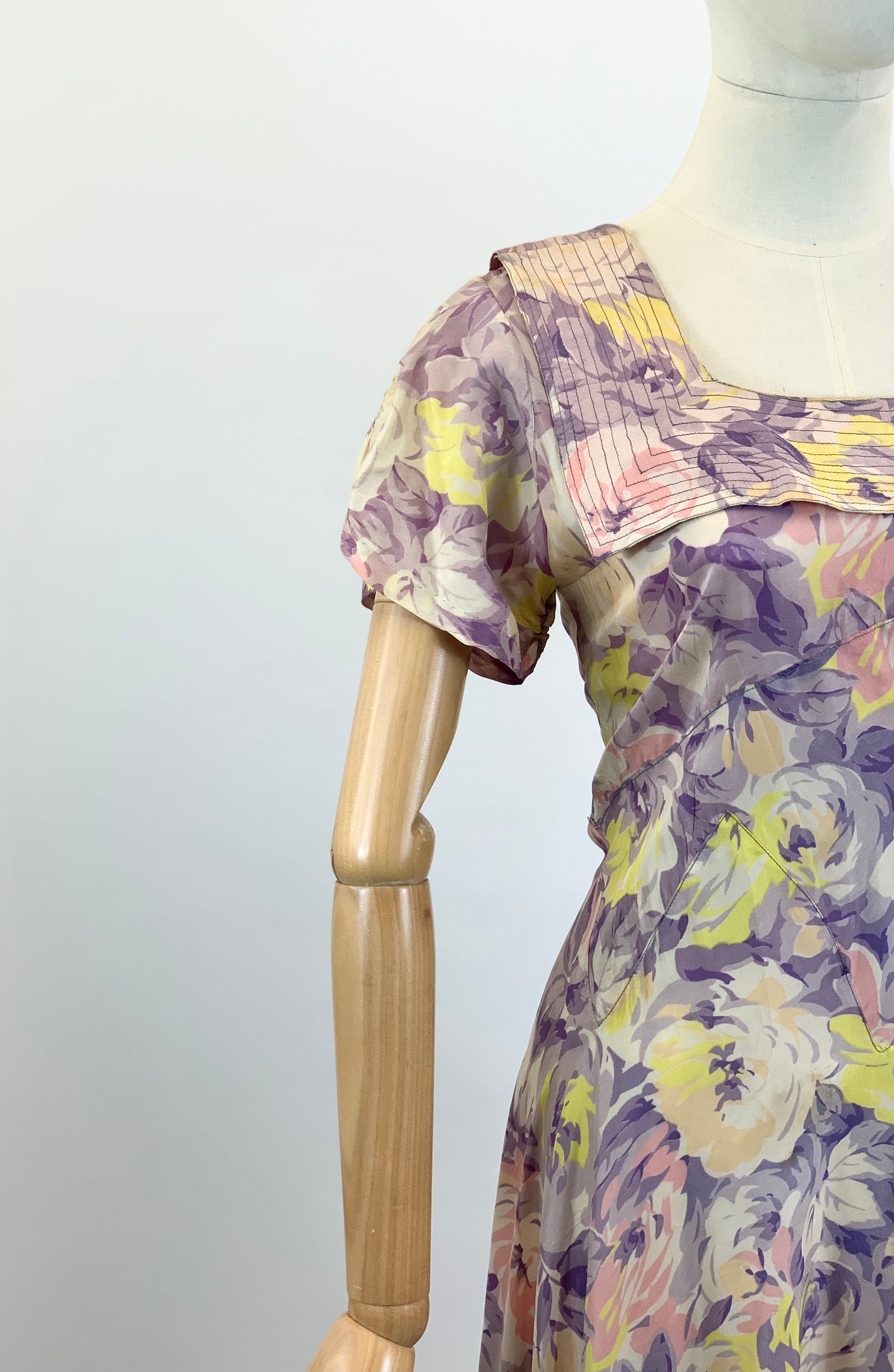 Original 1930’s Beautiful Silk dress - Pastels of Lilacs, Purple, Peach