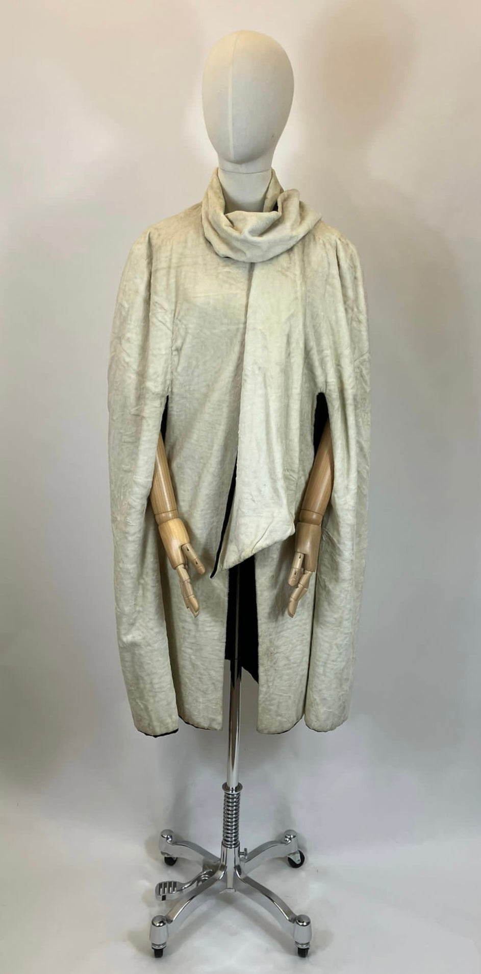 Original 20’s Beautiful Reversible Velvet Opera Cape - in Black / Cream