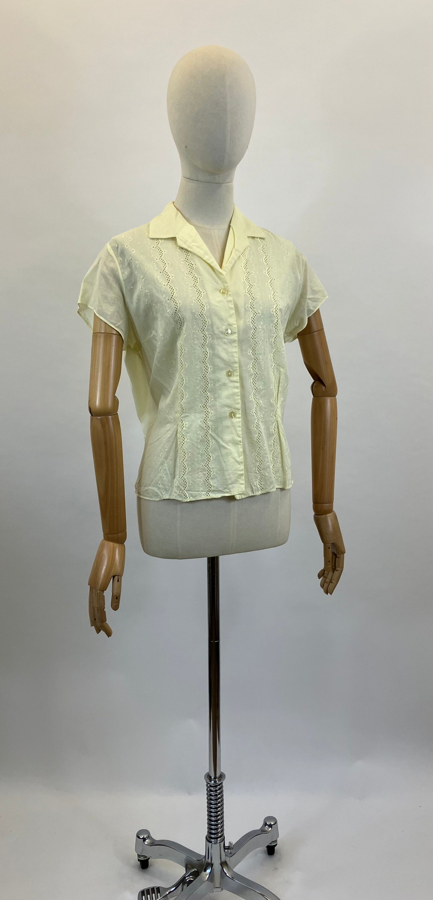 Original 1950’s Embroidered Blouse - soft Lemon