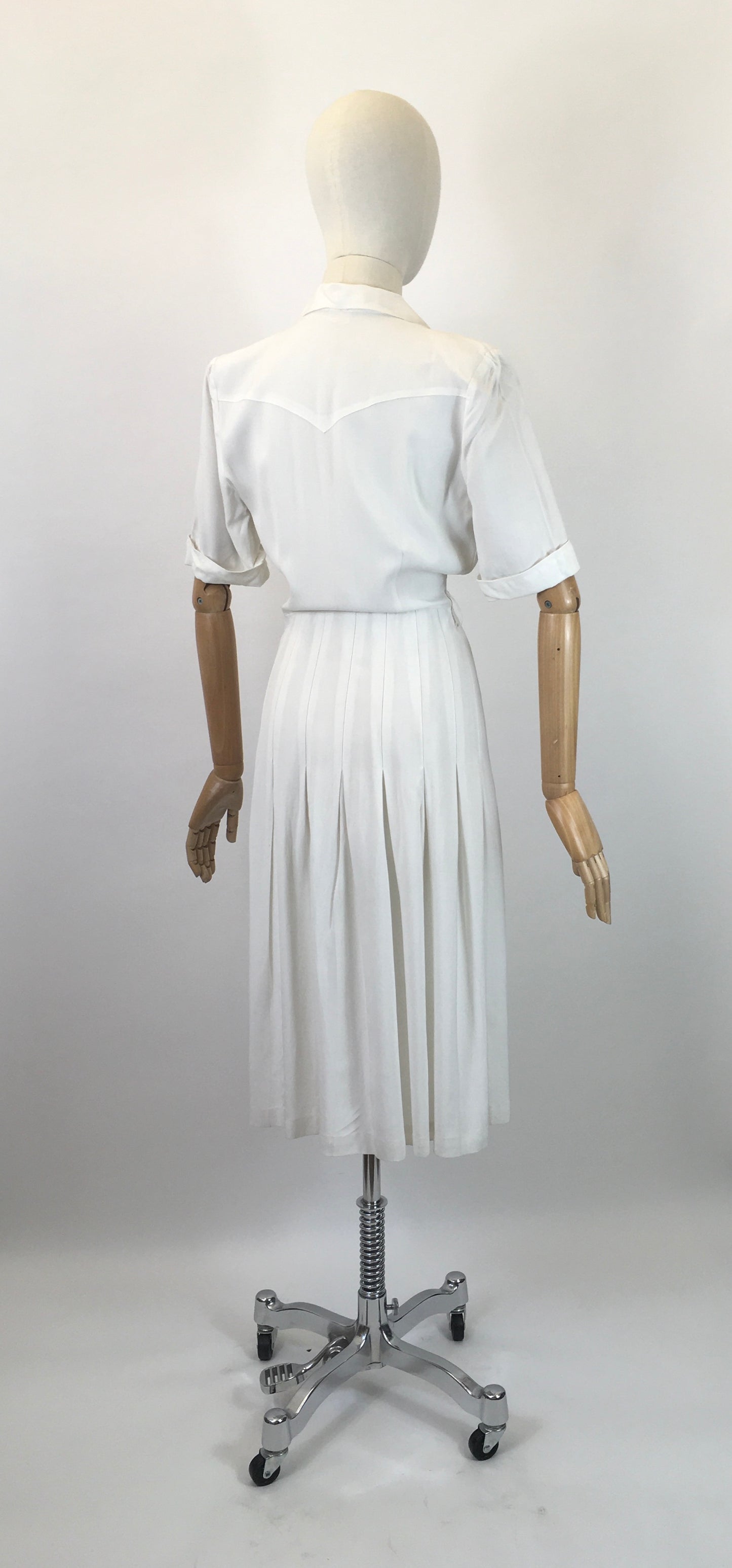 Original 1940’s Fabulous Sportwear Tennis Dress - In A Crisp White Linen With Lovely Details