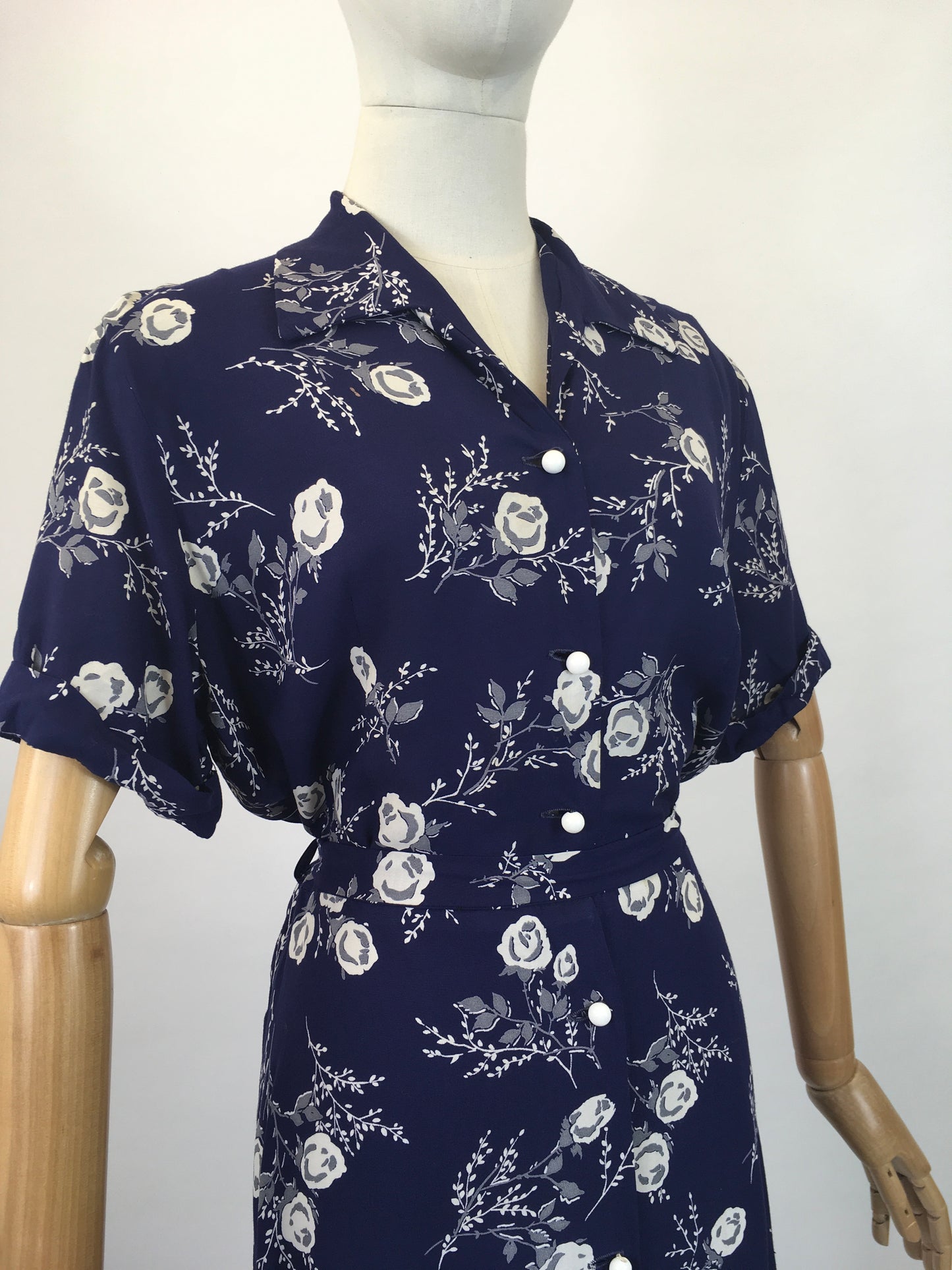 Original 1940’s Floral Cotton Shirtwaister dress - In hues of Cream and grey flowers