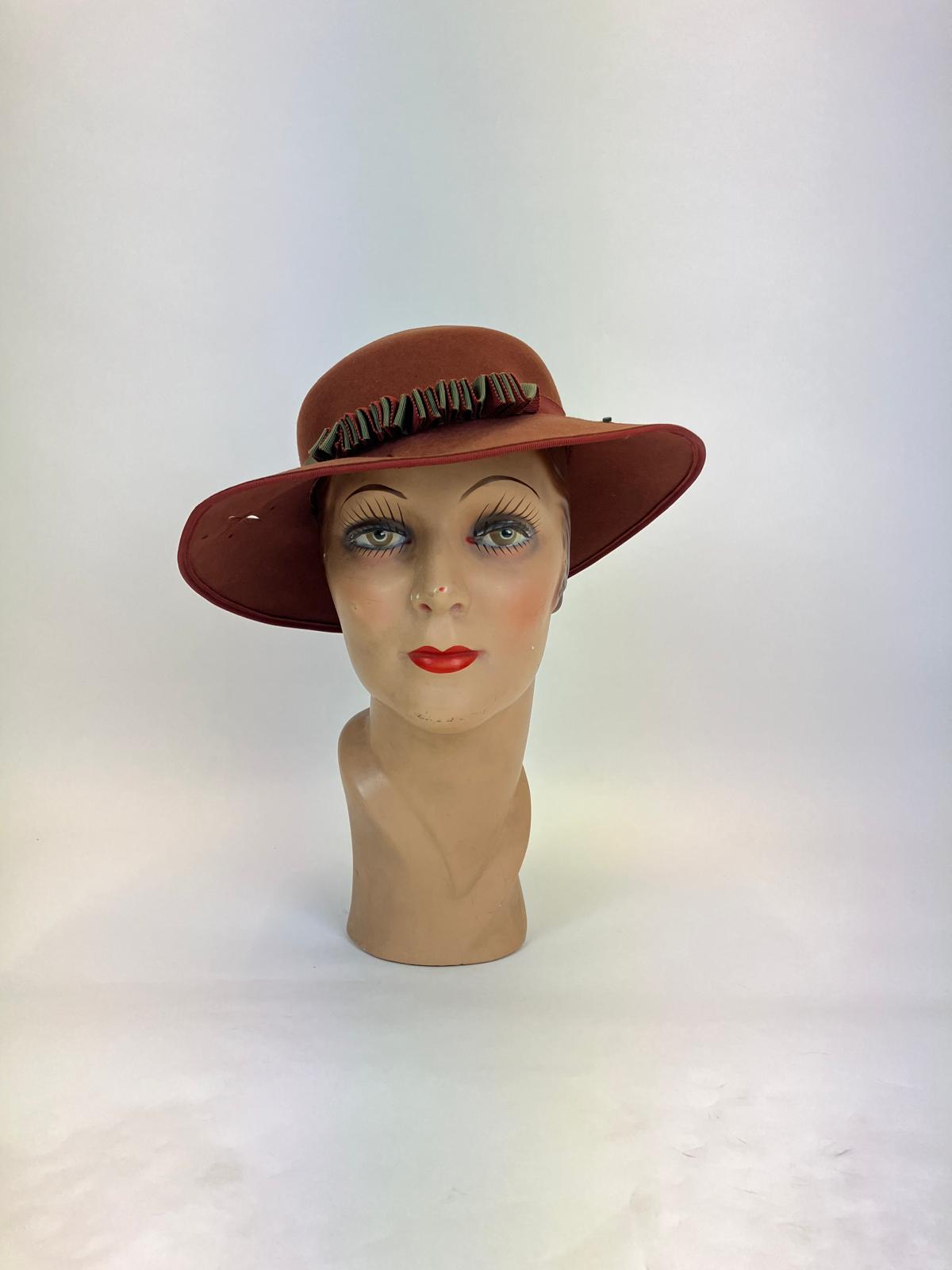 Original 1940's Delightful felt hat with contrast colouring - Rust and Sage Green