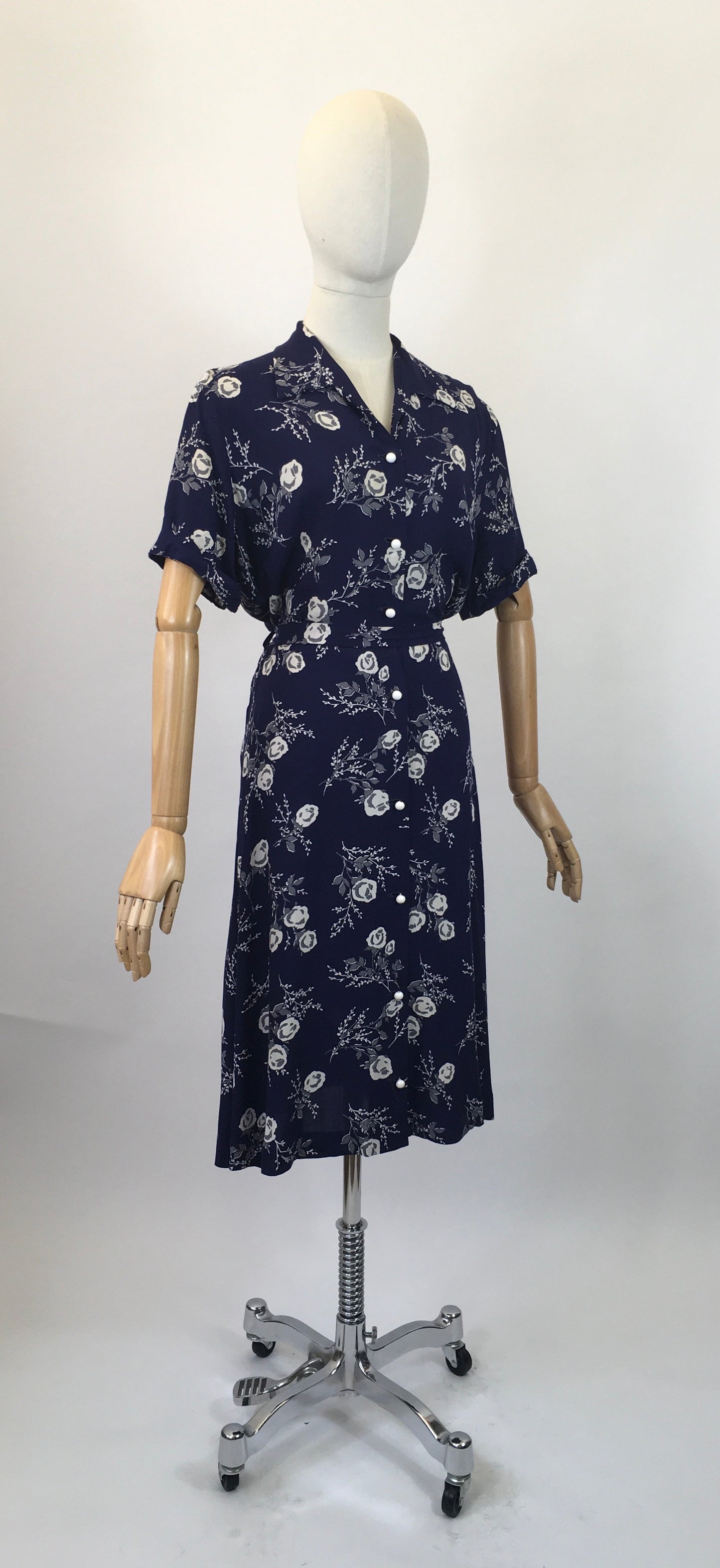 Original 1940’s Floral Cotton Shirtwaister dress - In hues of Cream and grey flowers
