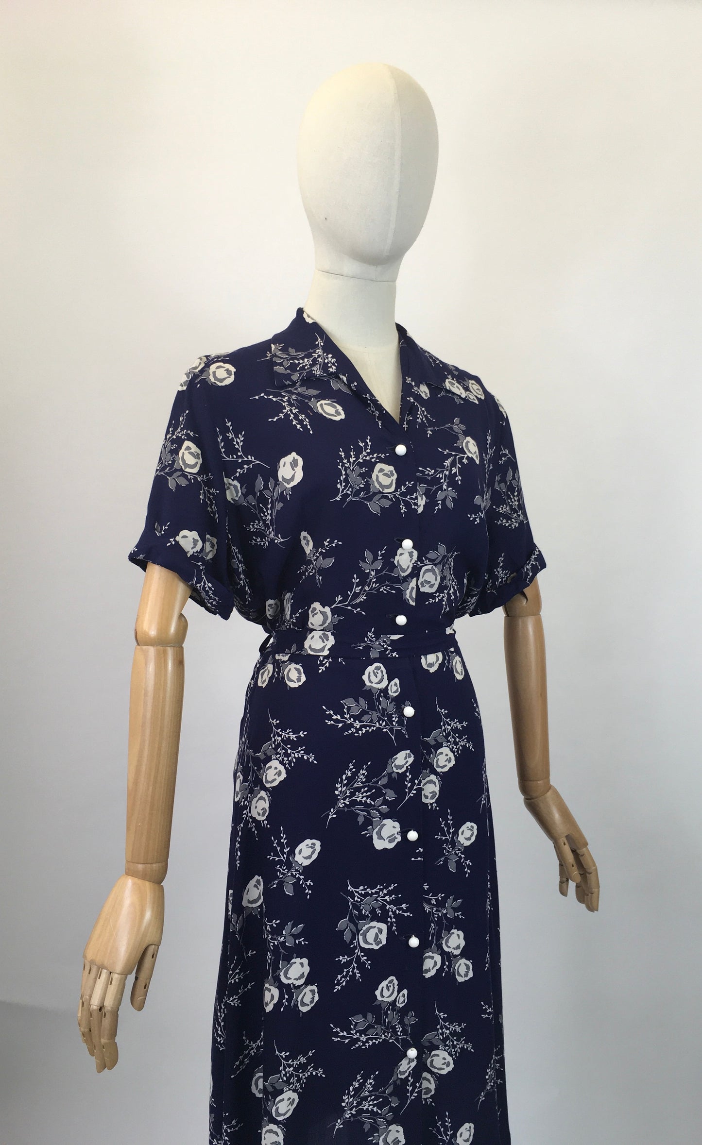 Original 1940’s Floral Cotton Shirtwaister dress - In hues of Cream and grey flowers
