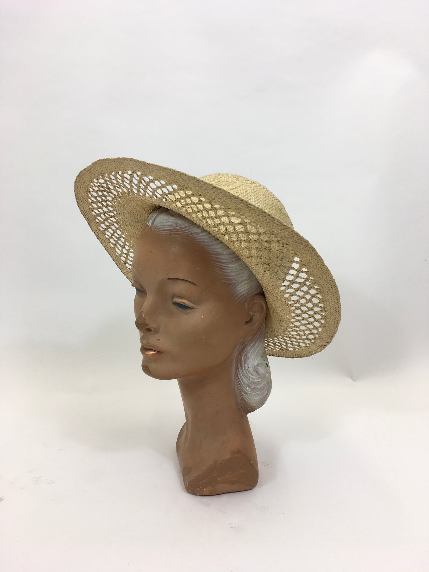 Original 1930’s Lovely Natural Straw Hat with Fretwork