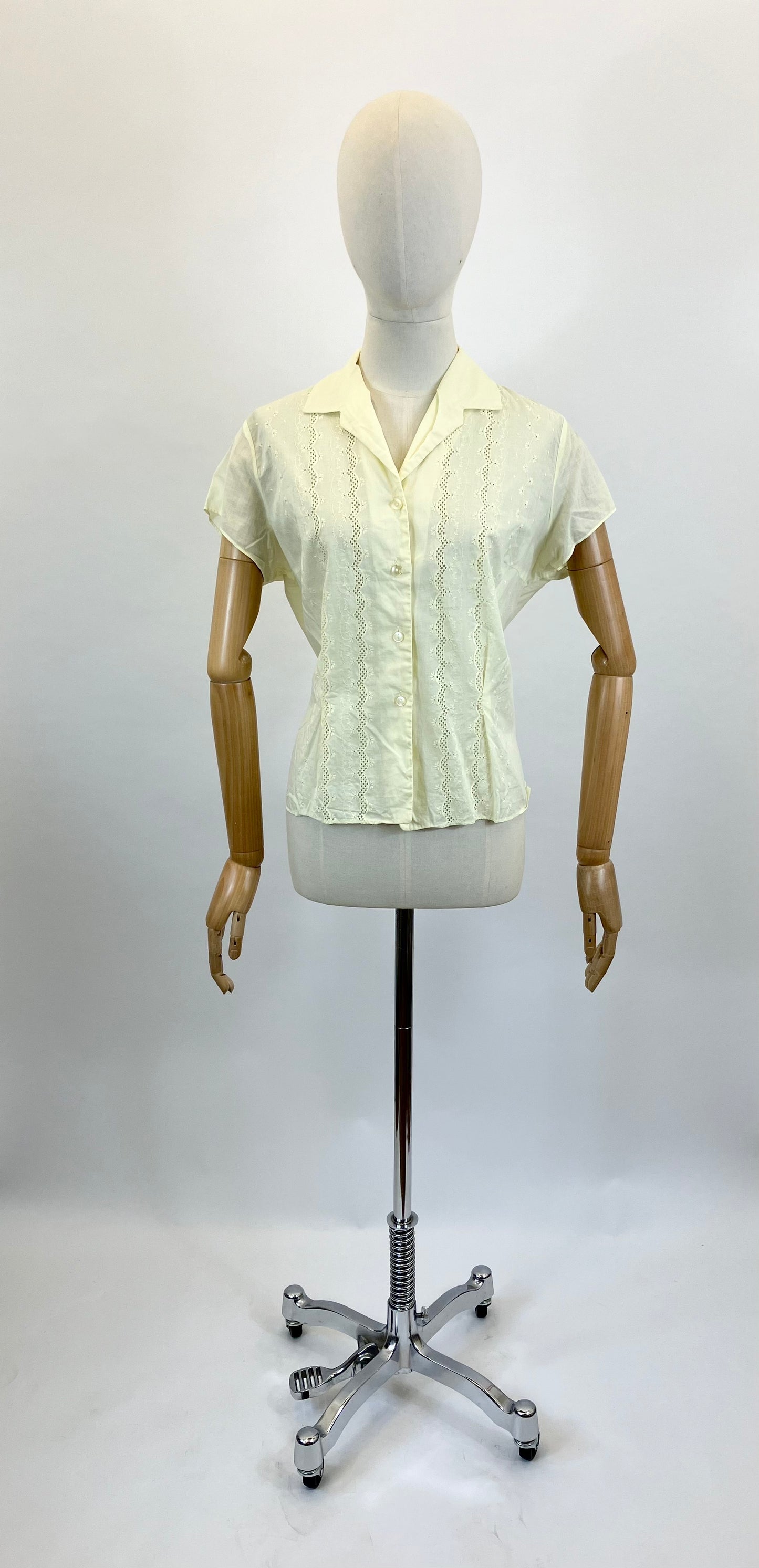 Original 1950’s Embroidered Blouse - soft Lemon