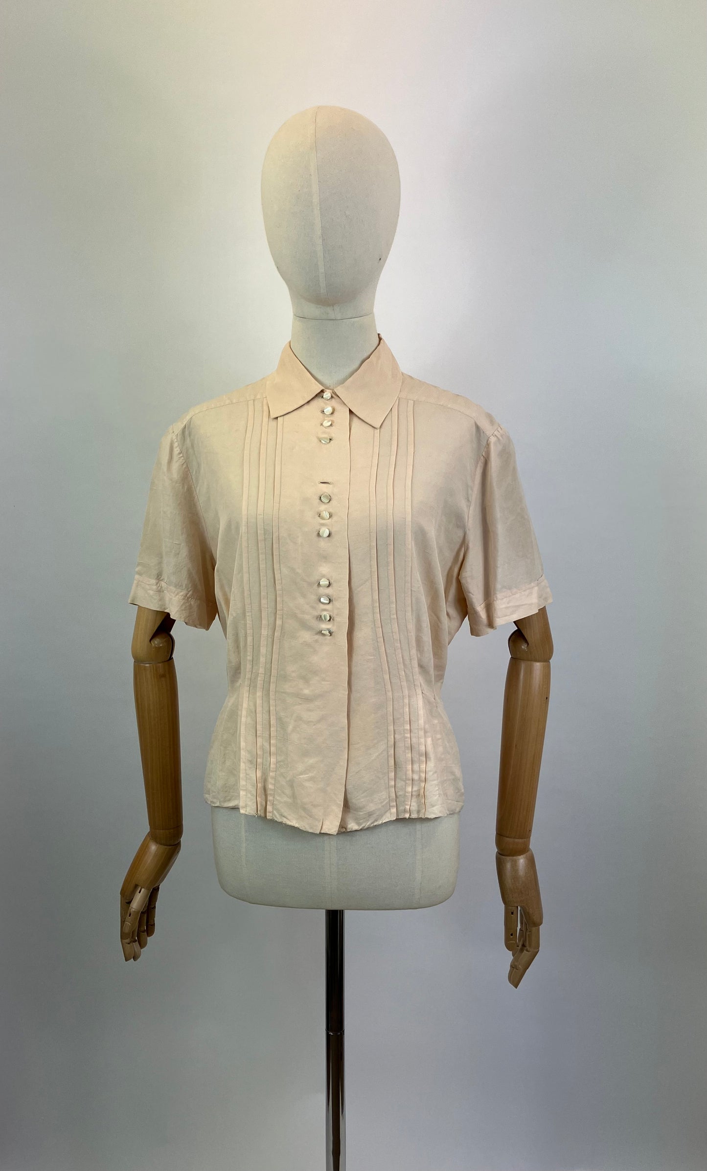 Original 1940’s Beautiful Silk Blouse - soft Peach