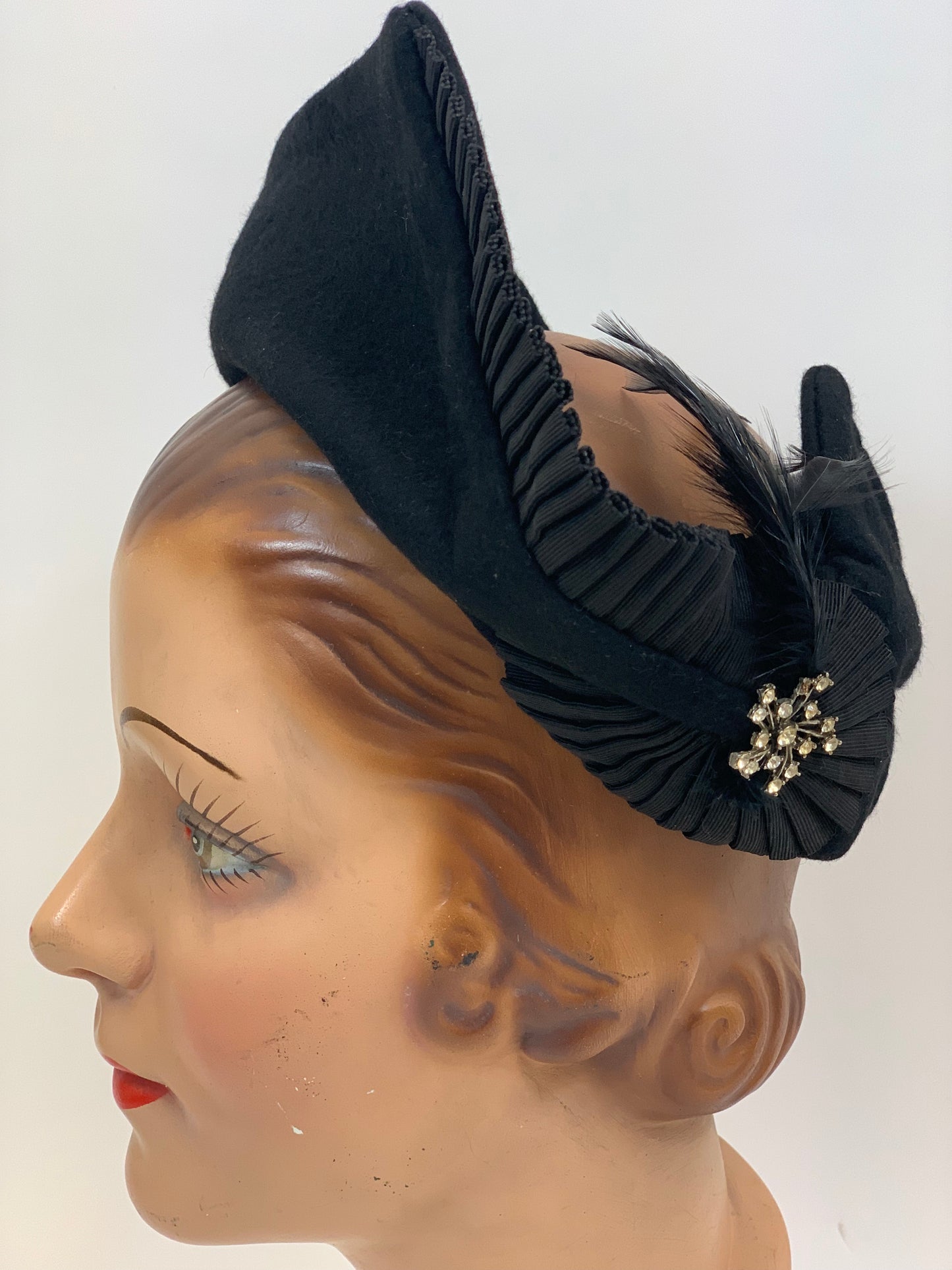 Original 1930’s Fabulous Headpiece - in Black