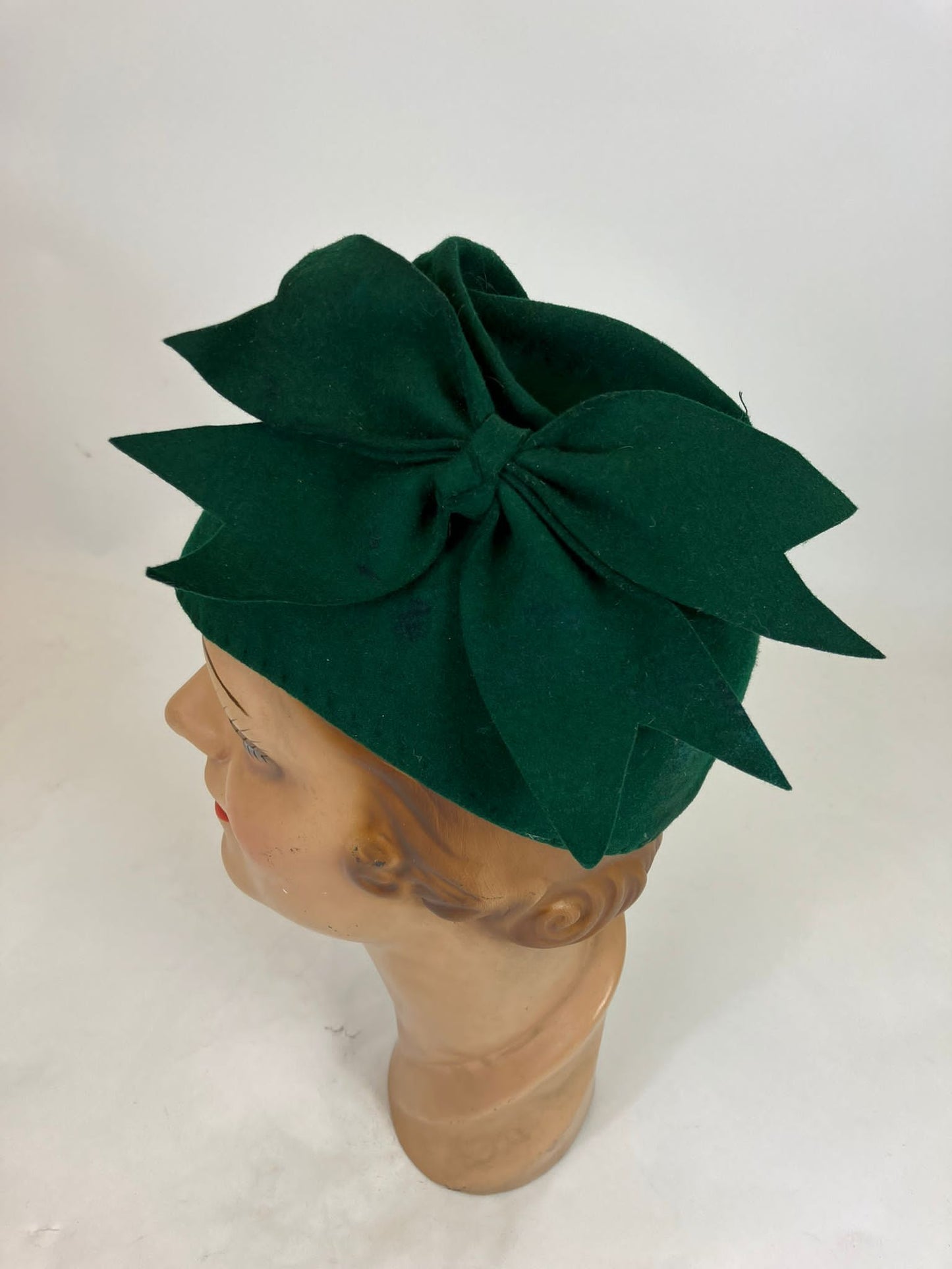 Original 1930’s Stunning Pixie Hat - in Forest Green