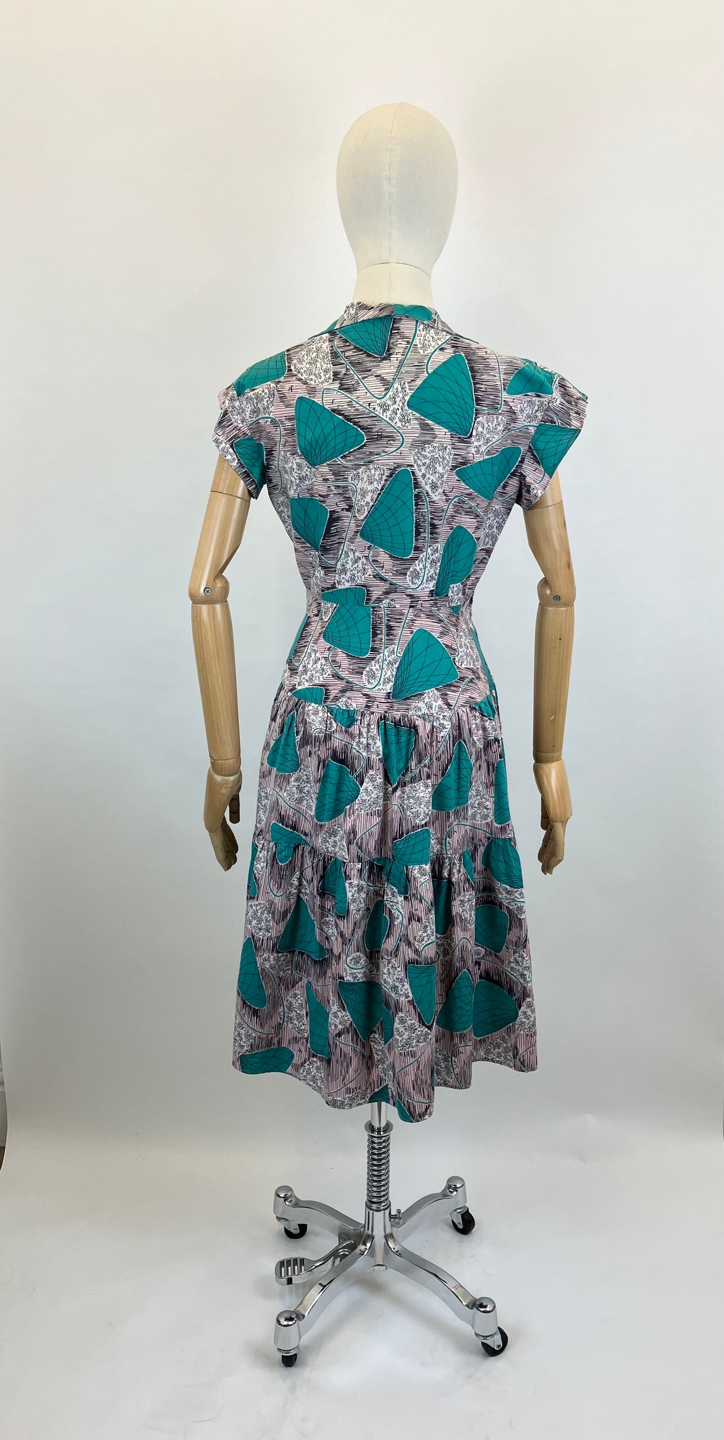 Original late 40’s Gorgeous Cotton Day dress - Print in Jade/Pink/White/Black