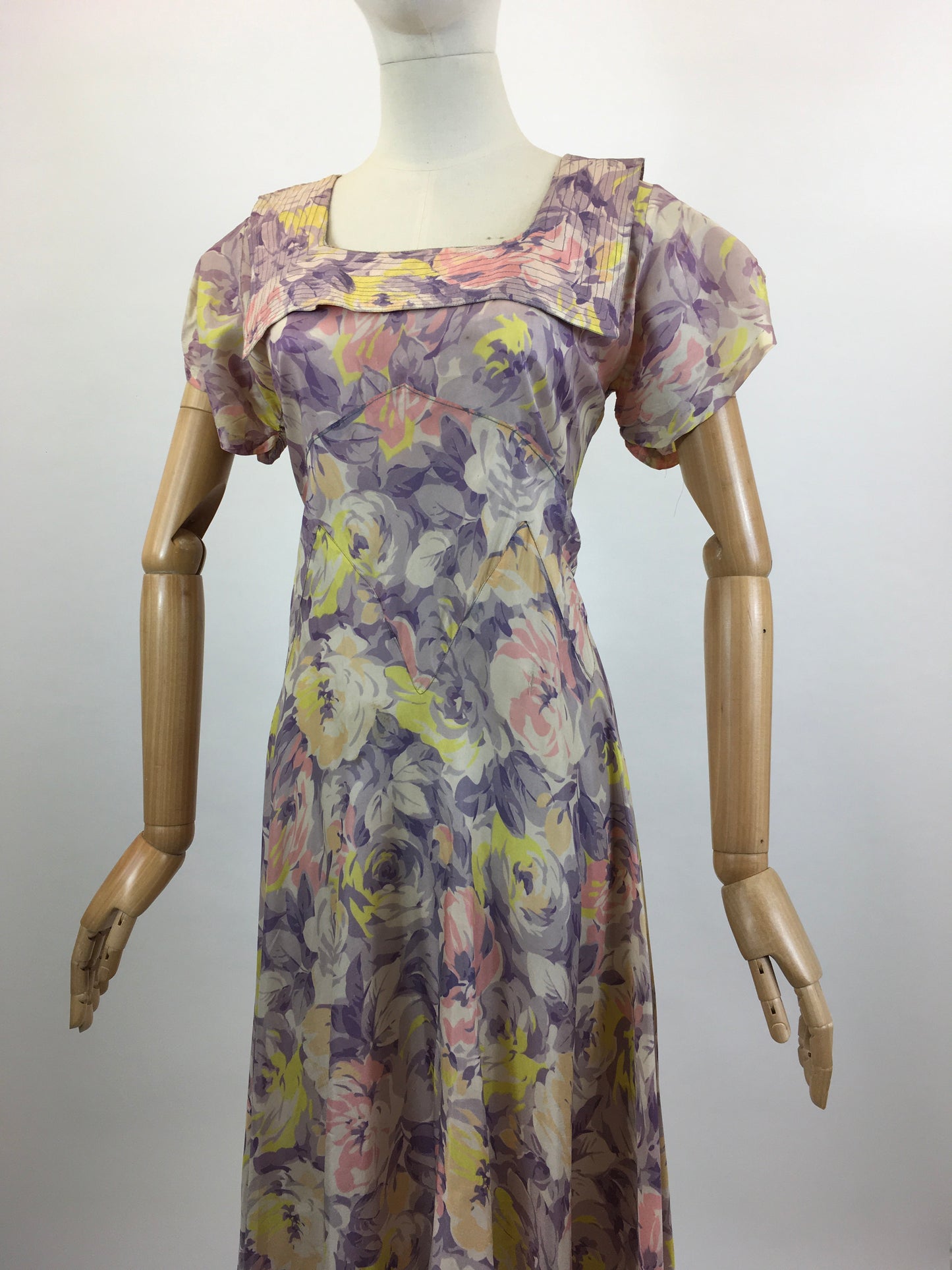 Original 1930’s Beautiful Silk dress - Pastels of Lilacs, Purple, Peach