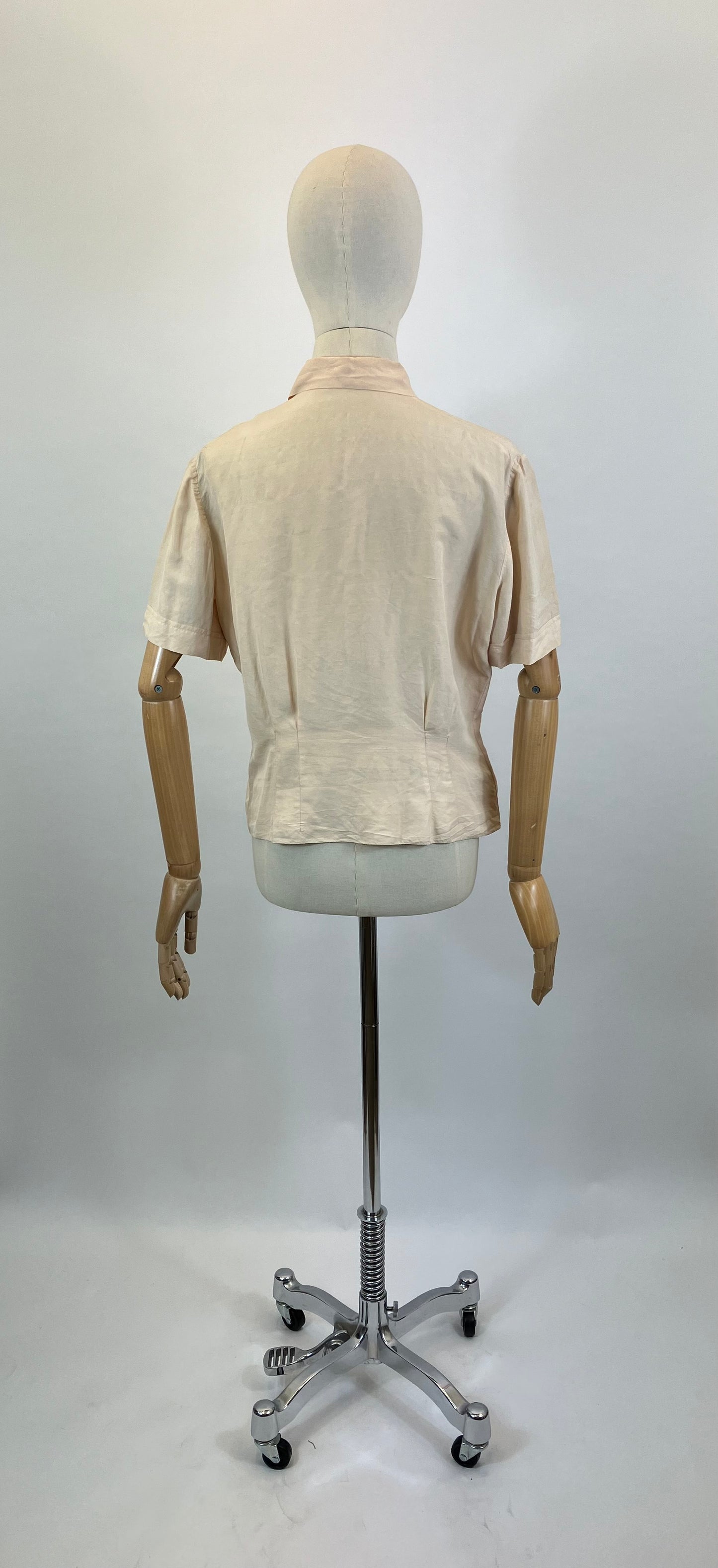 Original 1940’s Beautiful Silk Blouse - soft Peach