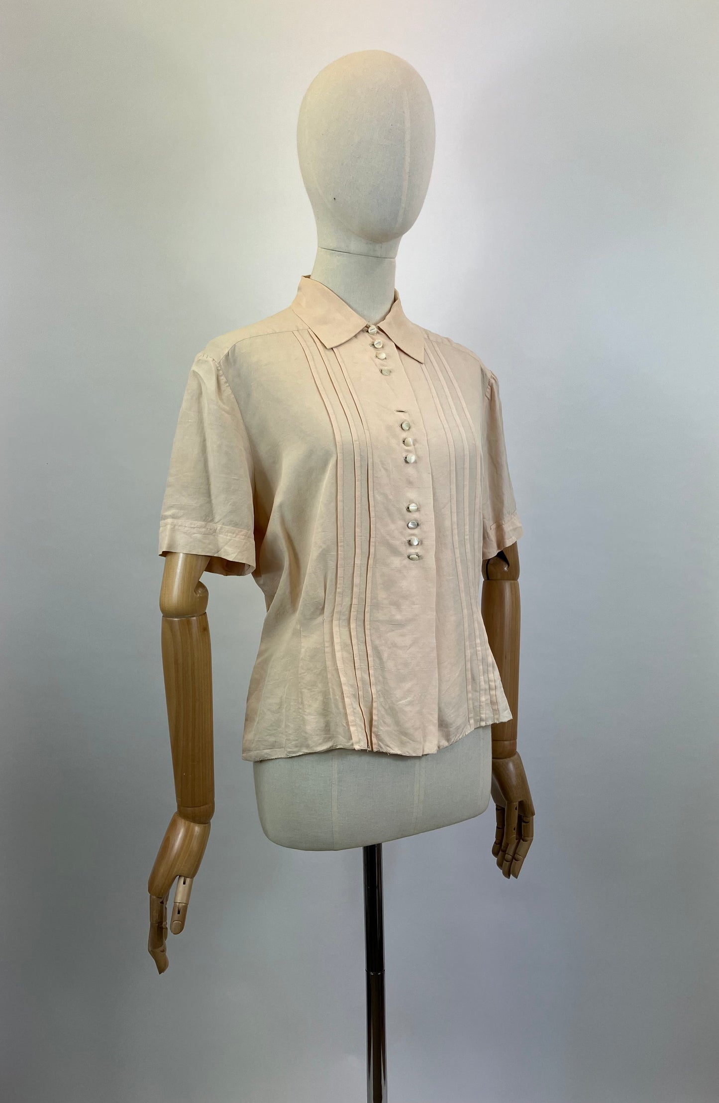 Original 1940’s Beautiful Silk Blouse - soft Peach