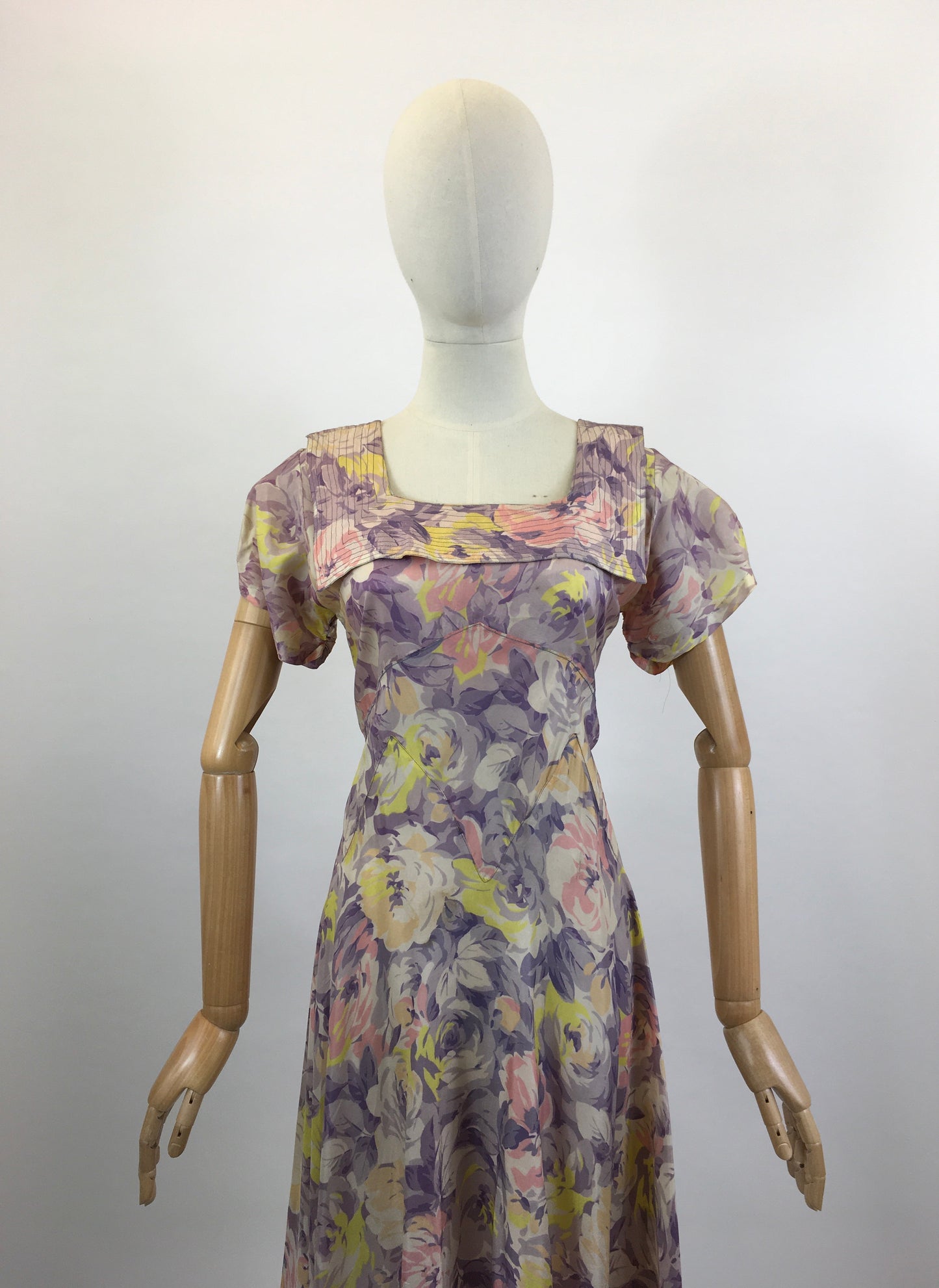 Original 1930’s Beautiful Silk dress - Pastels of Lilacs, Purple, Peach