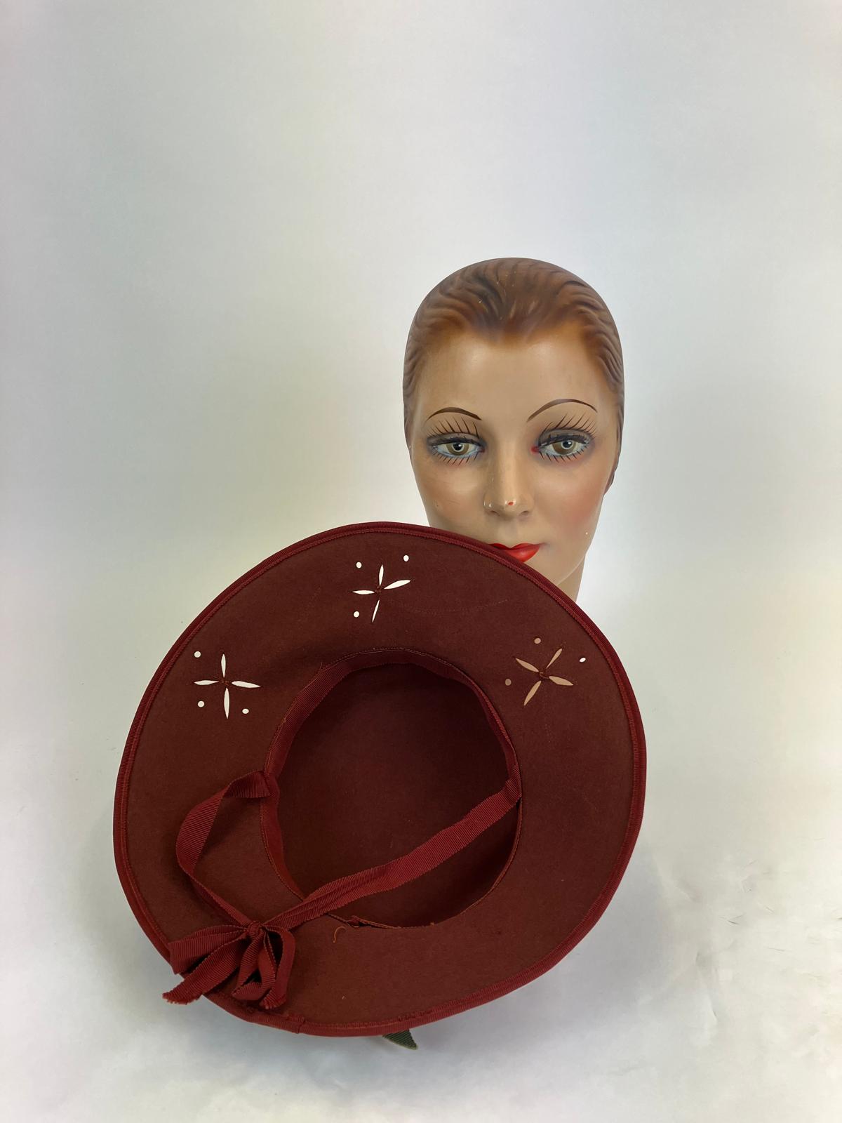 Original 1940's Delightful felt hat with contrast colouring - Rust and Sage Green