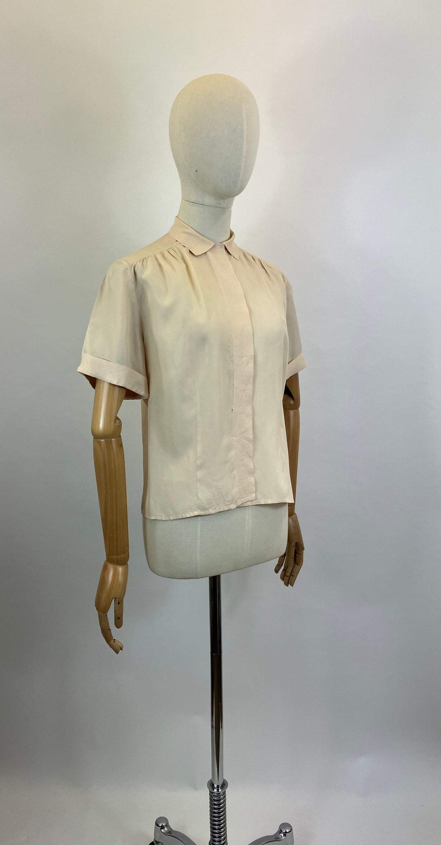 Original Beautiful 1950’s Blouse - soft Apricot