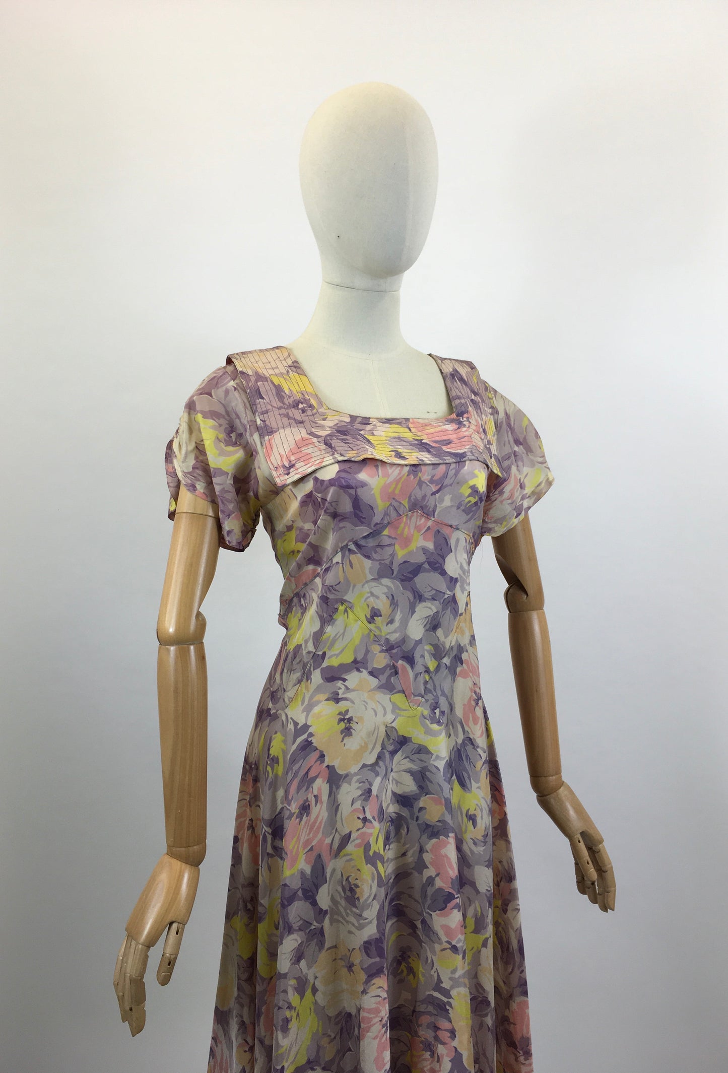 Original 1930’s Beautiful Silk dress - Pastels of Lilacs, Purple, Peach