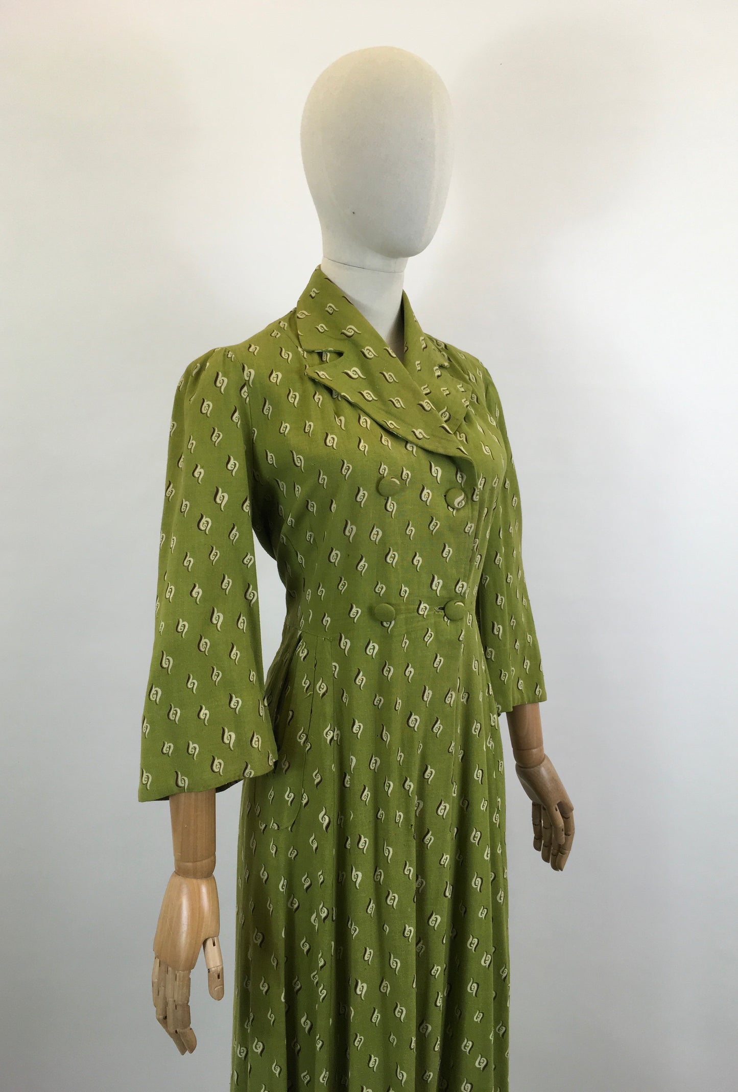 Original 1940’s Fabulous Moygashel Linen Dress/ housecoat  - soft green , brown and cream
