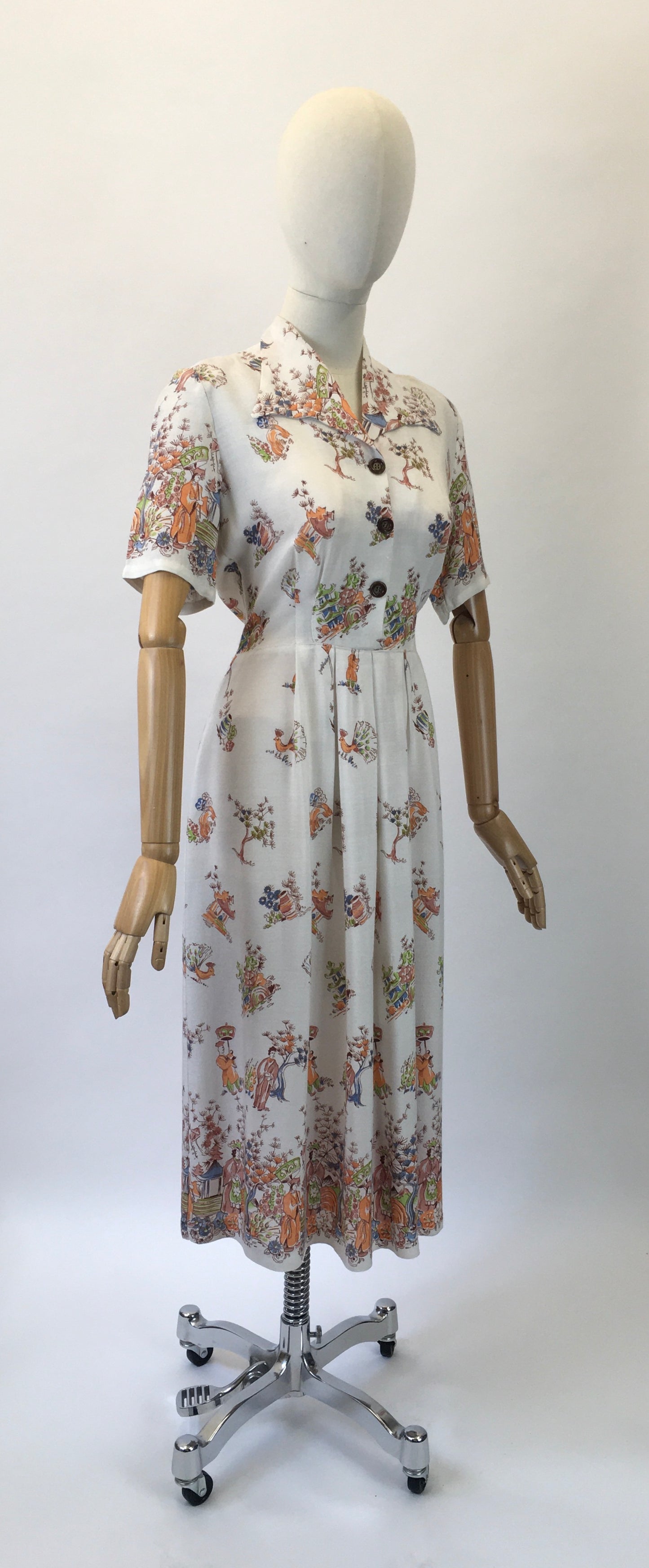 Original 1940s Novelty print dress-amazing brightly coloured scenes.